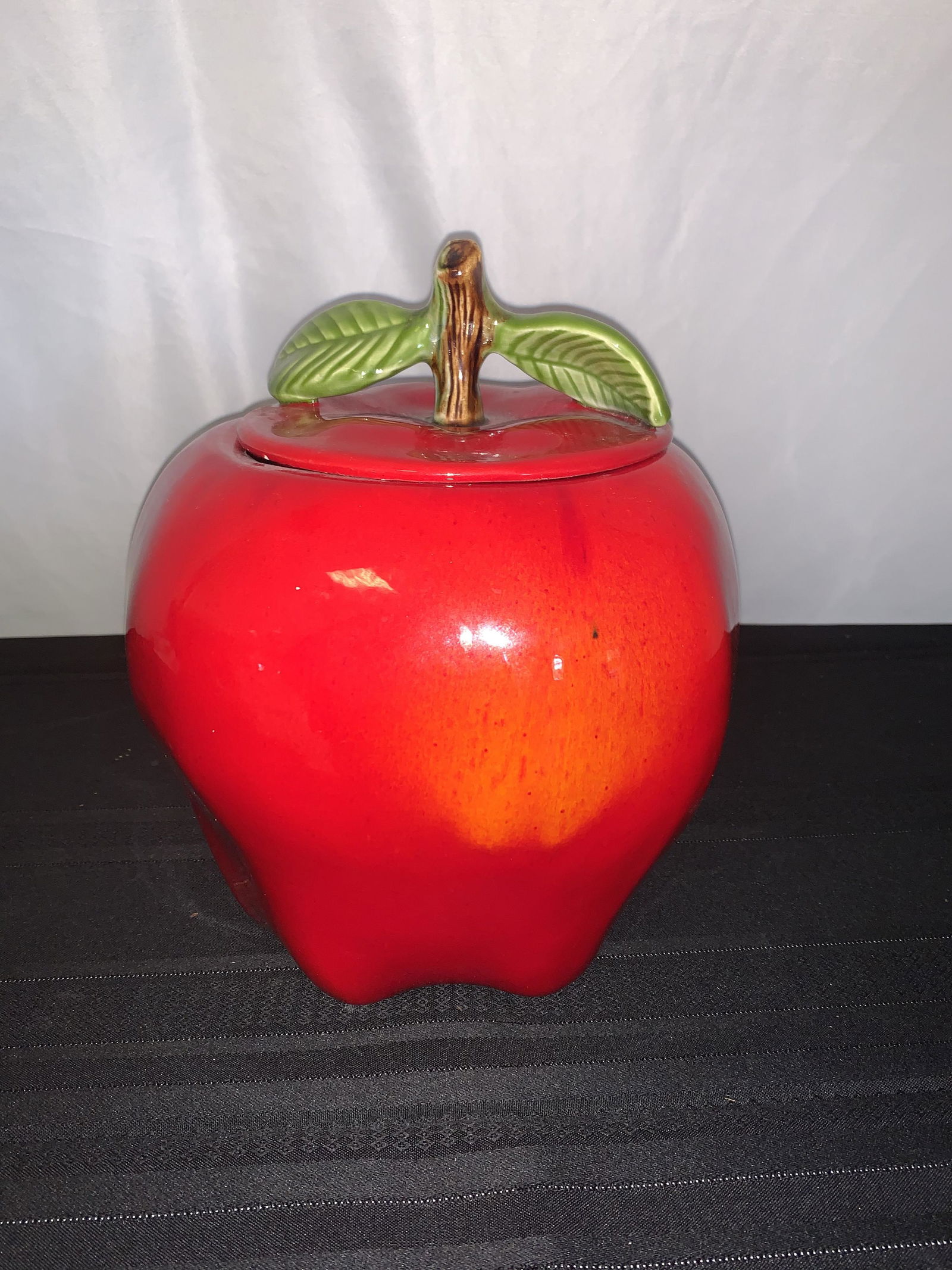 Red Apple Cookie Jar (1 of 3)