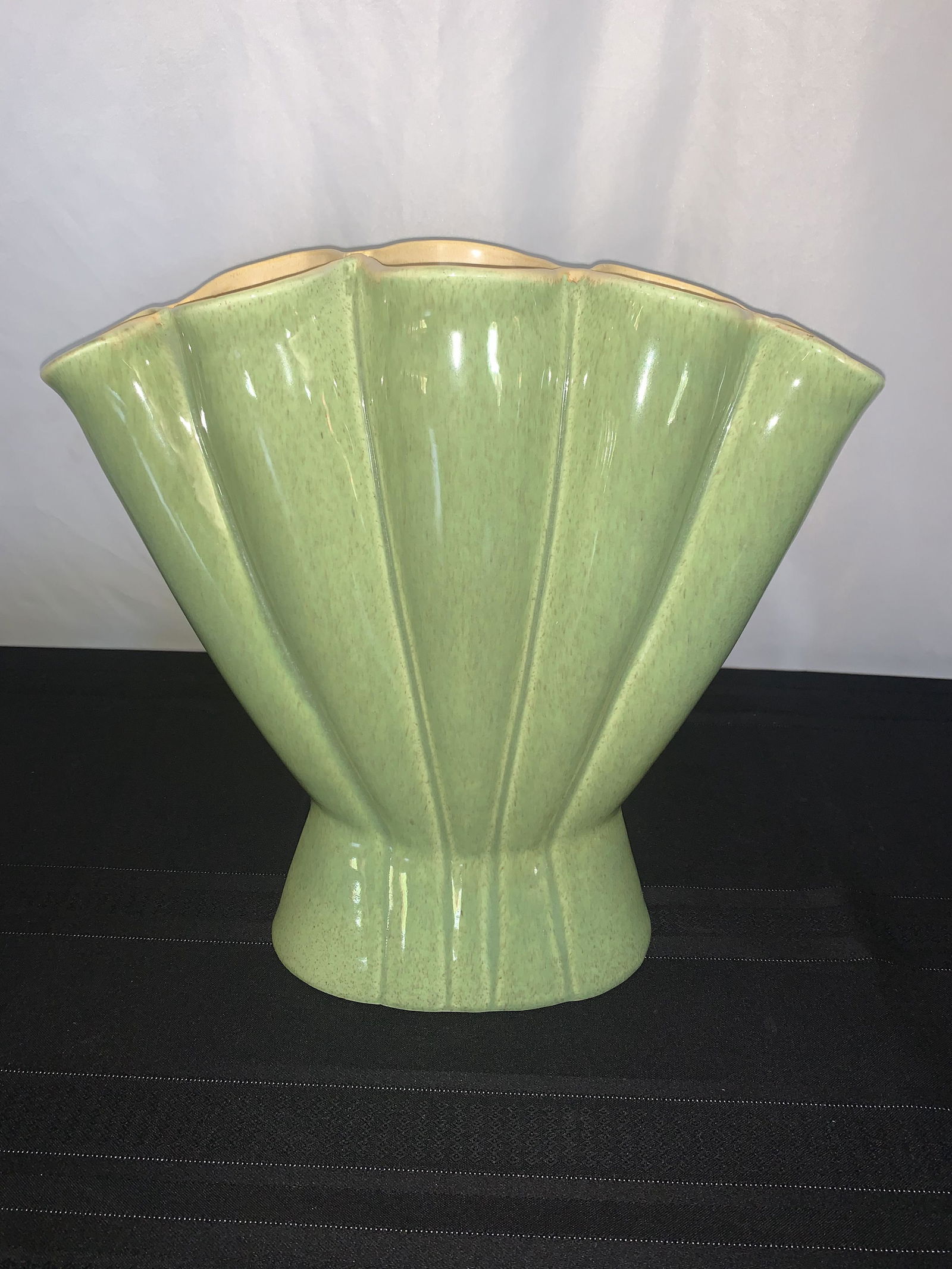 Red Wing Vase, 4/6, Pottery (1 of 3)