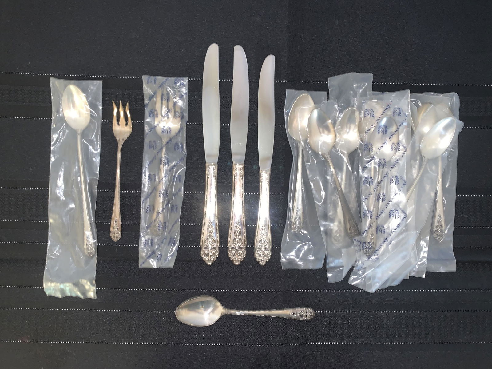 International Sterling Utensils, Queens Lace, 17 pieces (1 of 4)