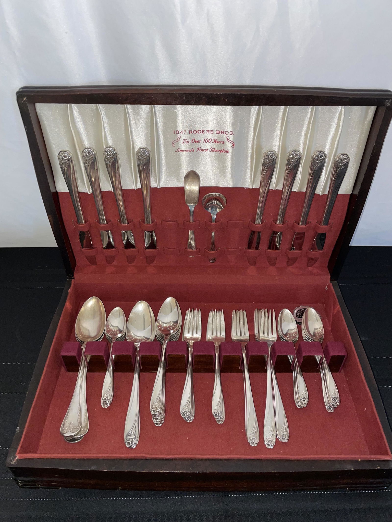 1847 Rogers Bros Silverplate, Daffodil Set (1 of 2)