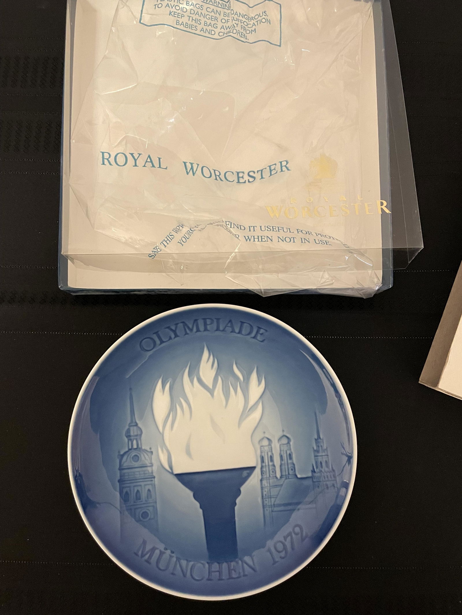 Royal Worcester Olympic Torch Plate (1 of 2)