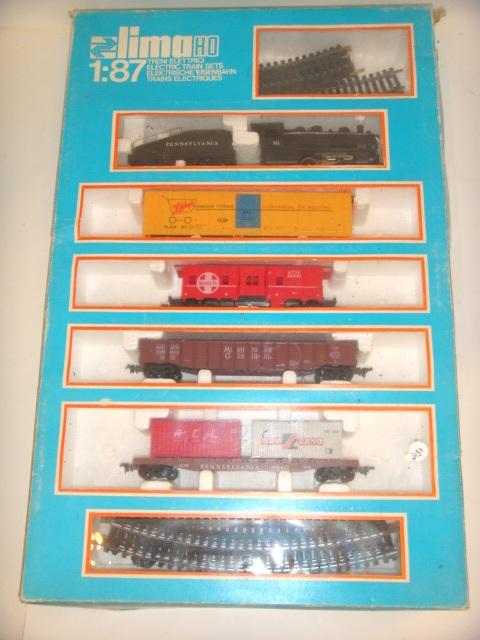 HO Train Set in Box: Ho Train Set in original box never ran.