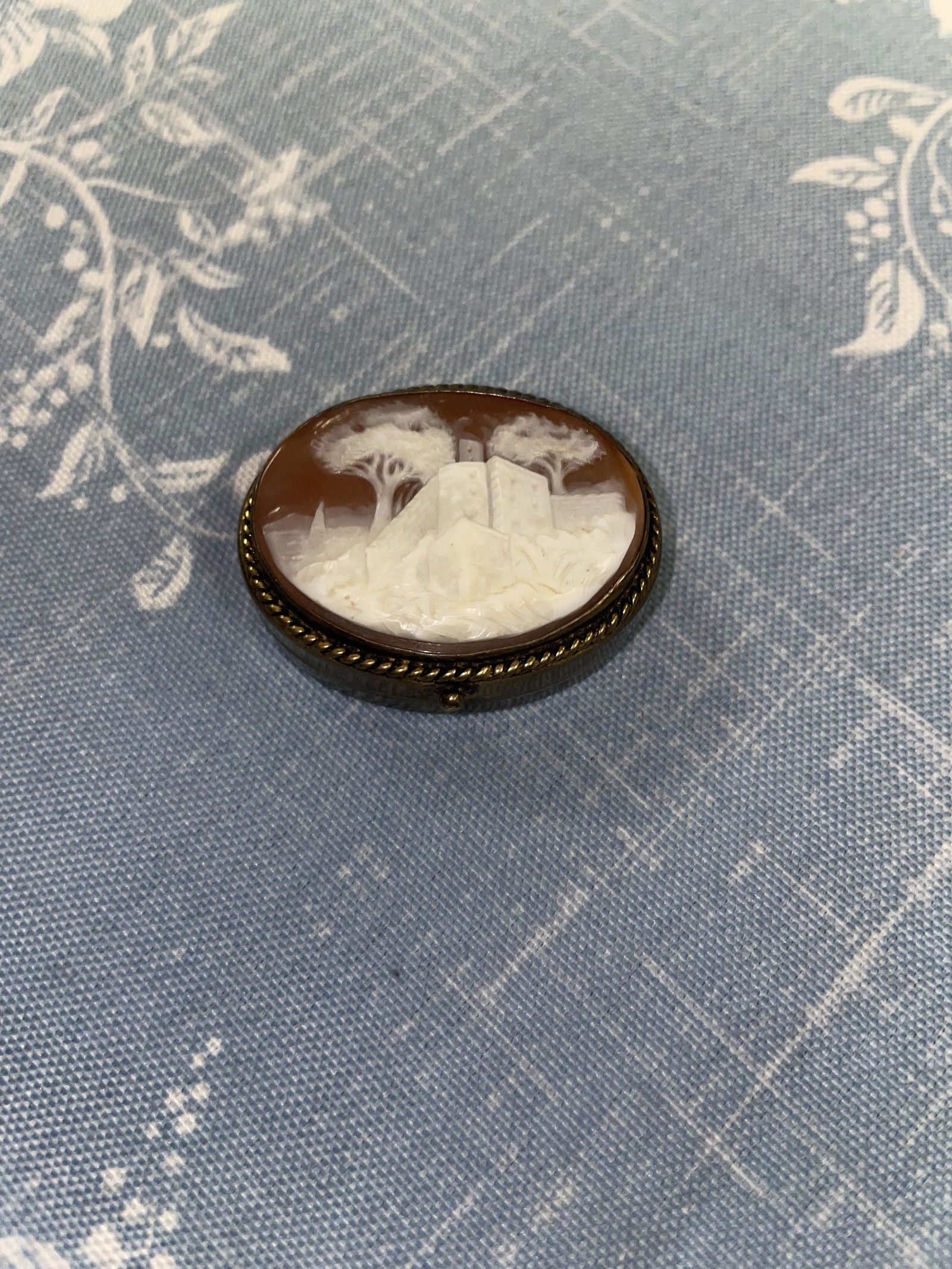 Sterling Pill Box, Cameo Top (1 of 3)