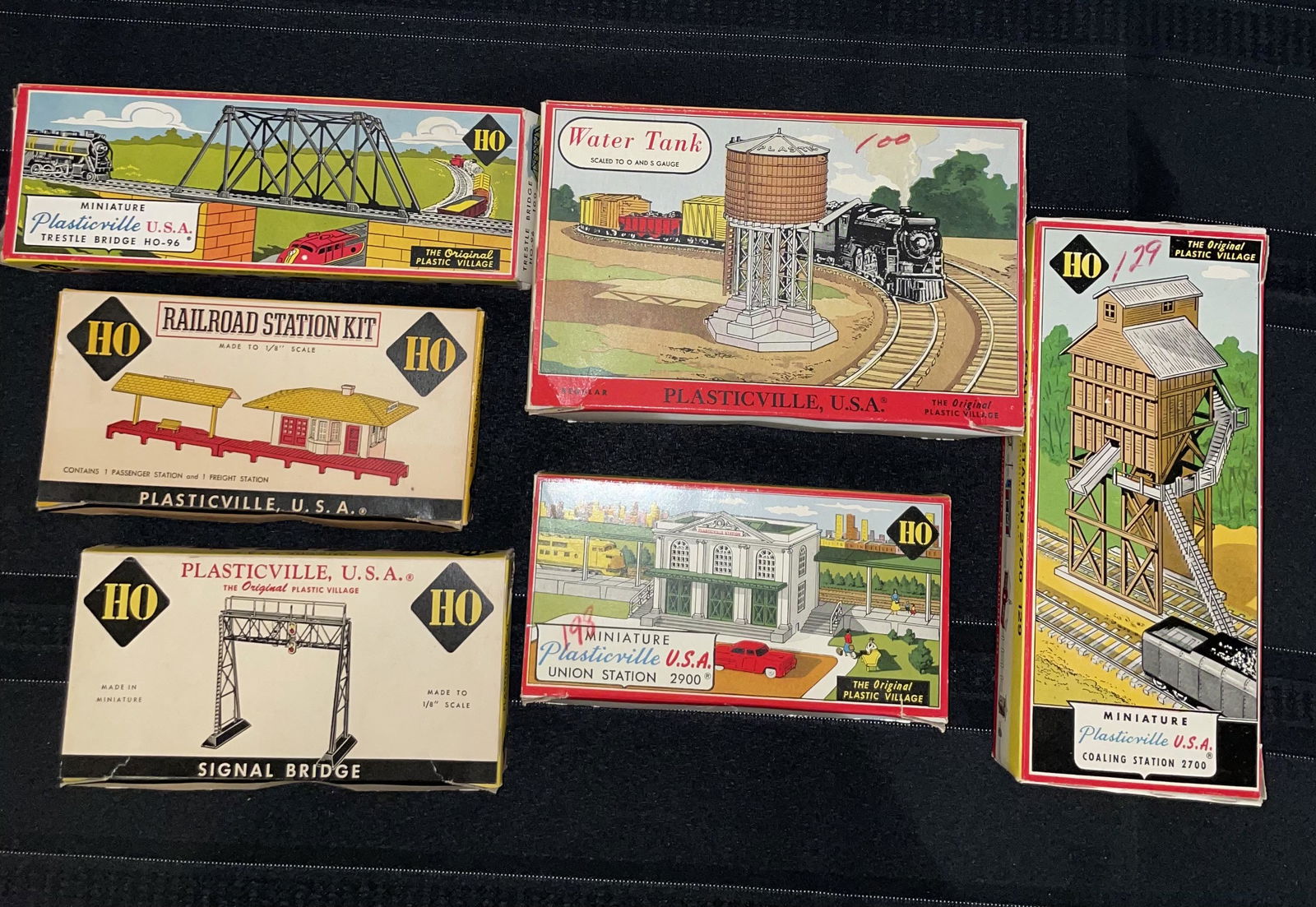Vintage Plasticville Railroad Structures (1 of 2)