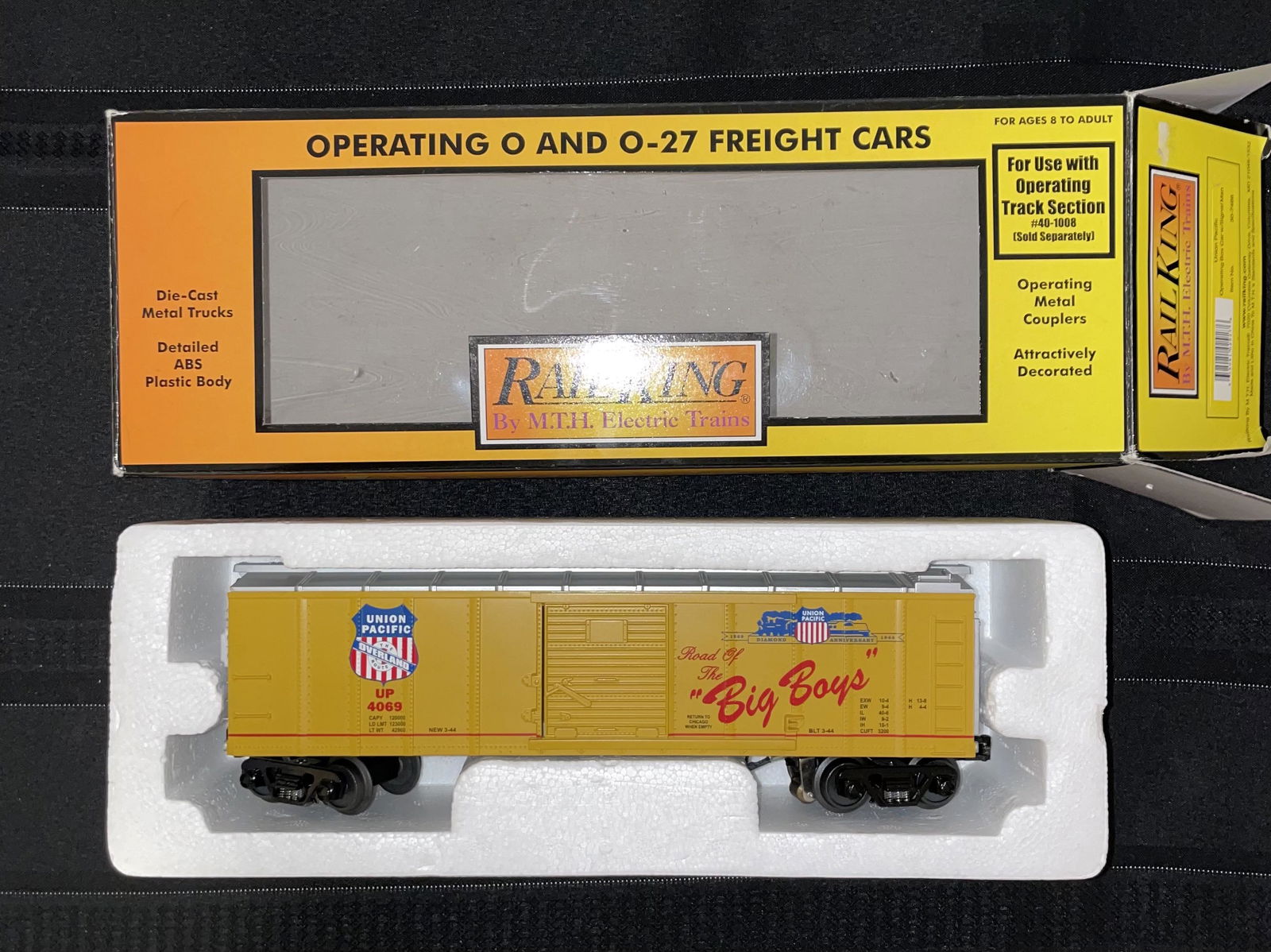 Rail King 30-7466 Union Pacific Operating Box Car (1 of 4)