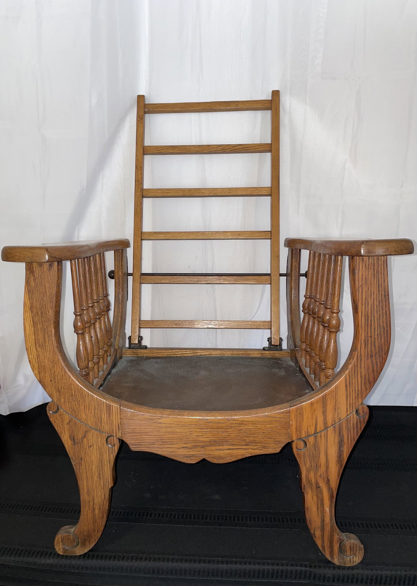 Childs Reclining Morris Chair: Very Cute Childs Recling Chair, antique, apprx 22''x32''