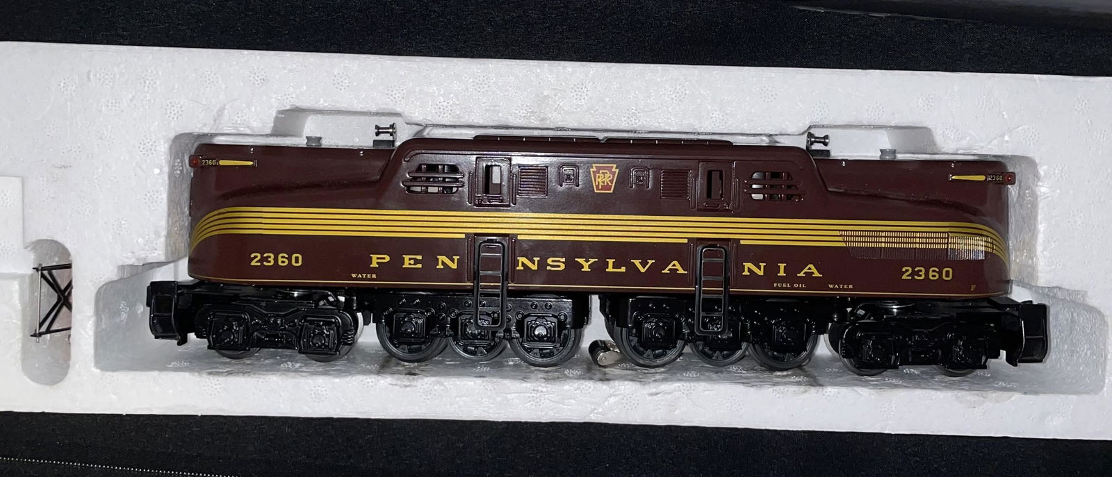 Williams Bachmann, No 41799, Semi Scale Die Cast GG-1, Pennsylvania Tuscan 5 stripe Locomotive (1 of 2)