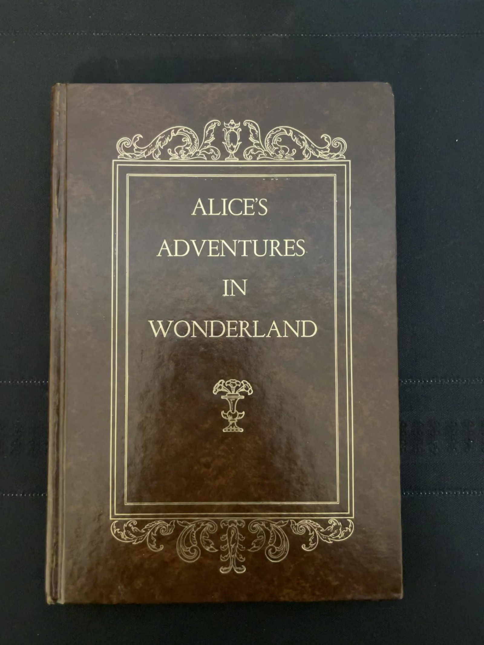Alices Adventures in Wonderland: Alices Adventures in Wonderland, Lewis Carroll, Great Condition, 5.5''x8''