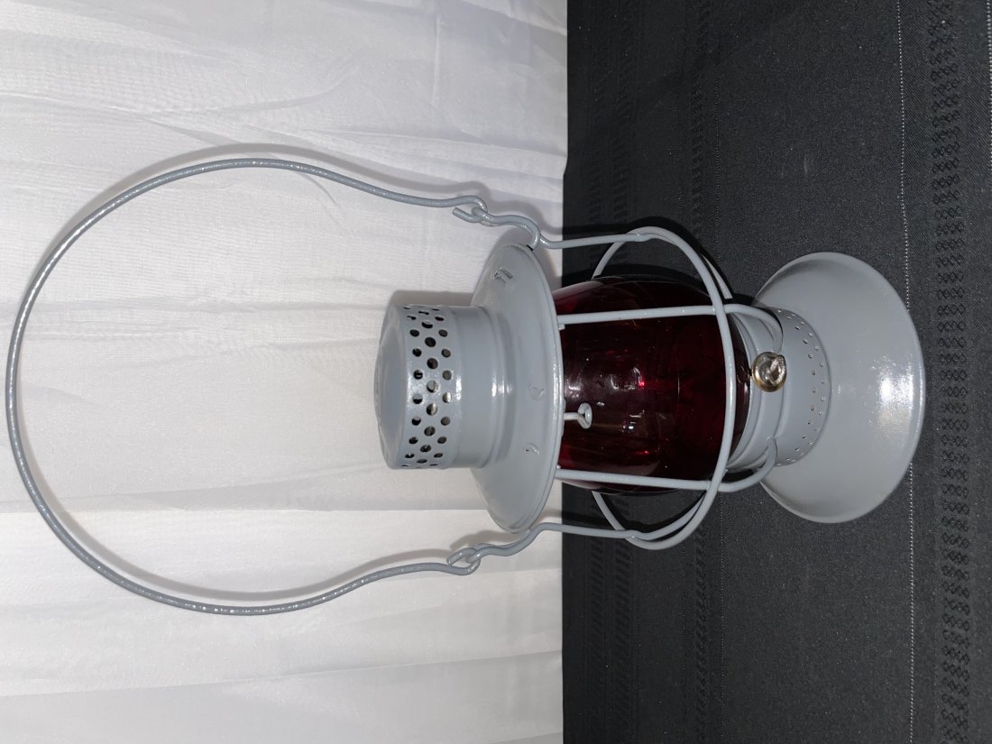Dietz Rail Road Lantern, Red Globe, No 39 Standard (1 of 4)
