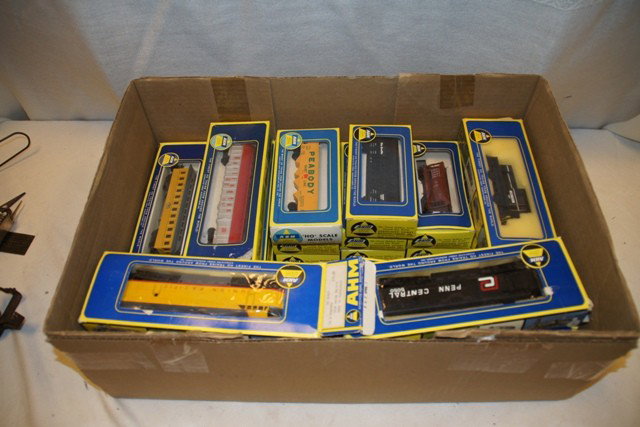 Lot of AHM HO Scale Train: 16 train cars and Engine. All in their original boxes slighty run.