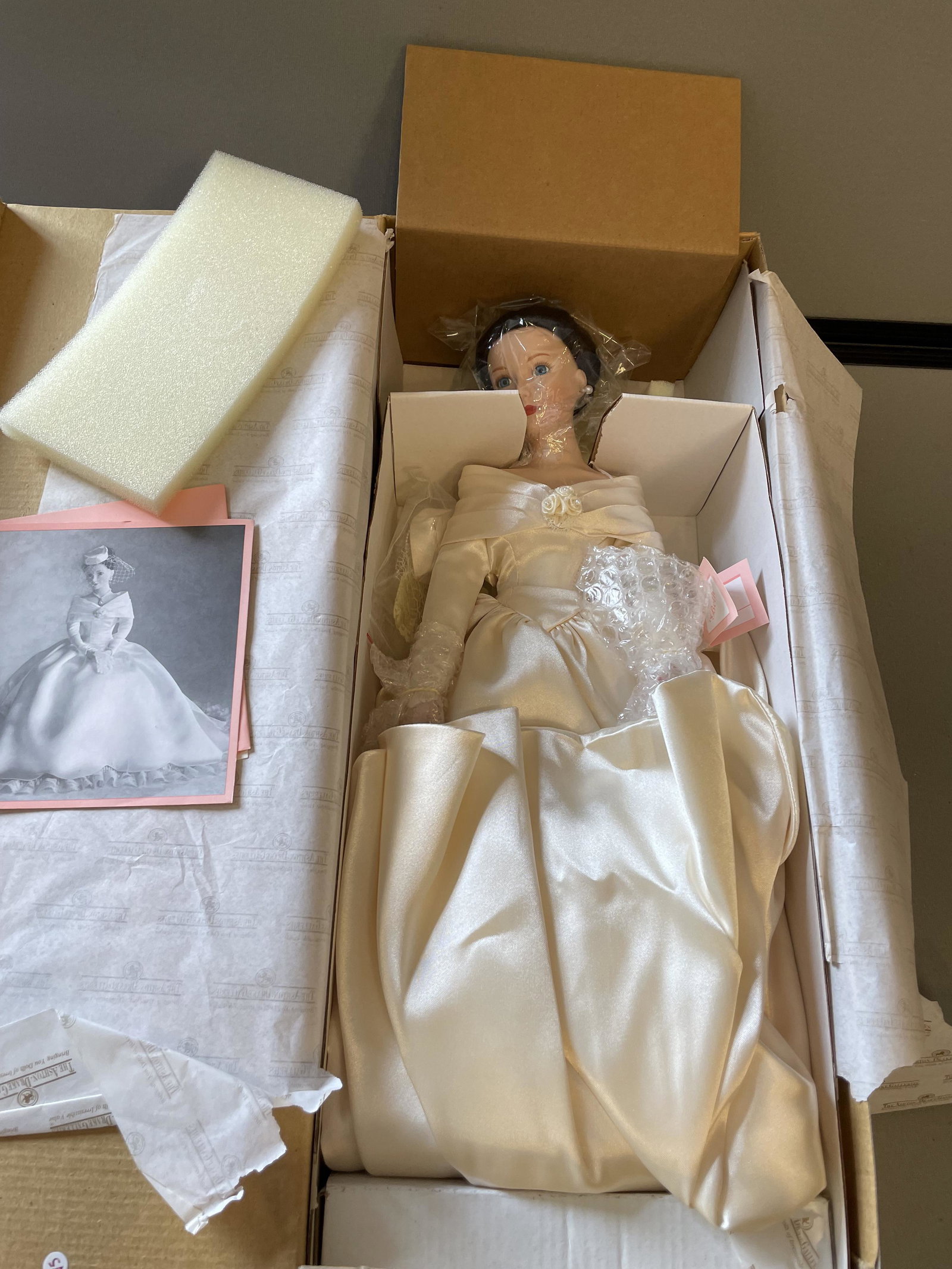 Ashton Drake Doll, Box, Beth's 1960s Wedding Dress: Ashton Drake Doll, Box, Beth's 1960s Wedding Dress