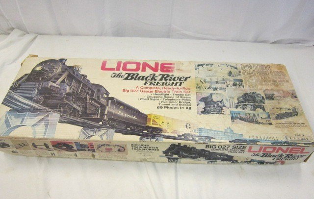 Lionel Black River Freight Train Set- 8602: in original box, little to no signs of use. Big 0 27 gauge set.