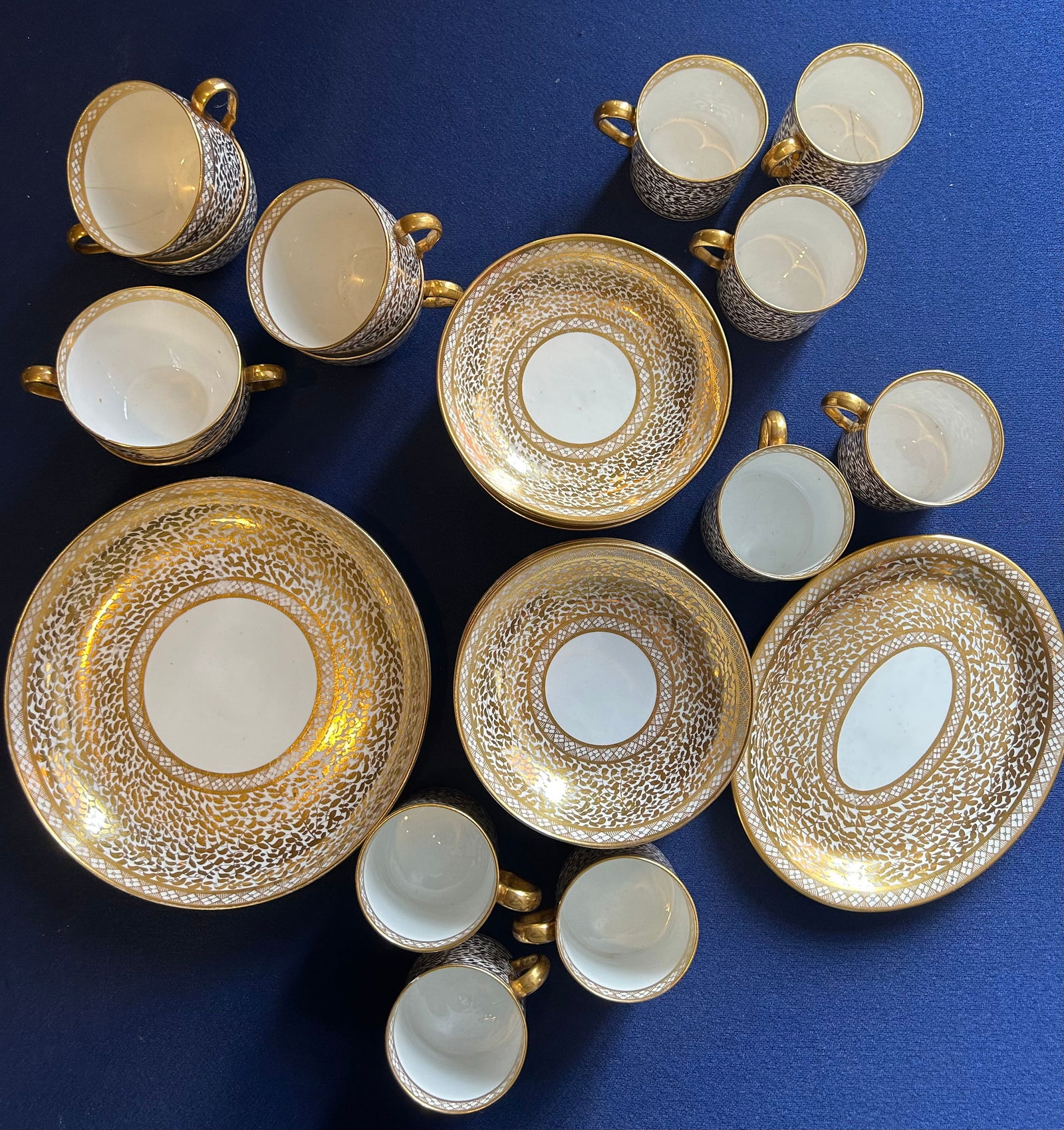 Spode Pattern 609 Gold Leaves & Diamonds set, Coffee Can and teacups (1 of 4)
