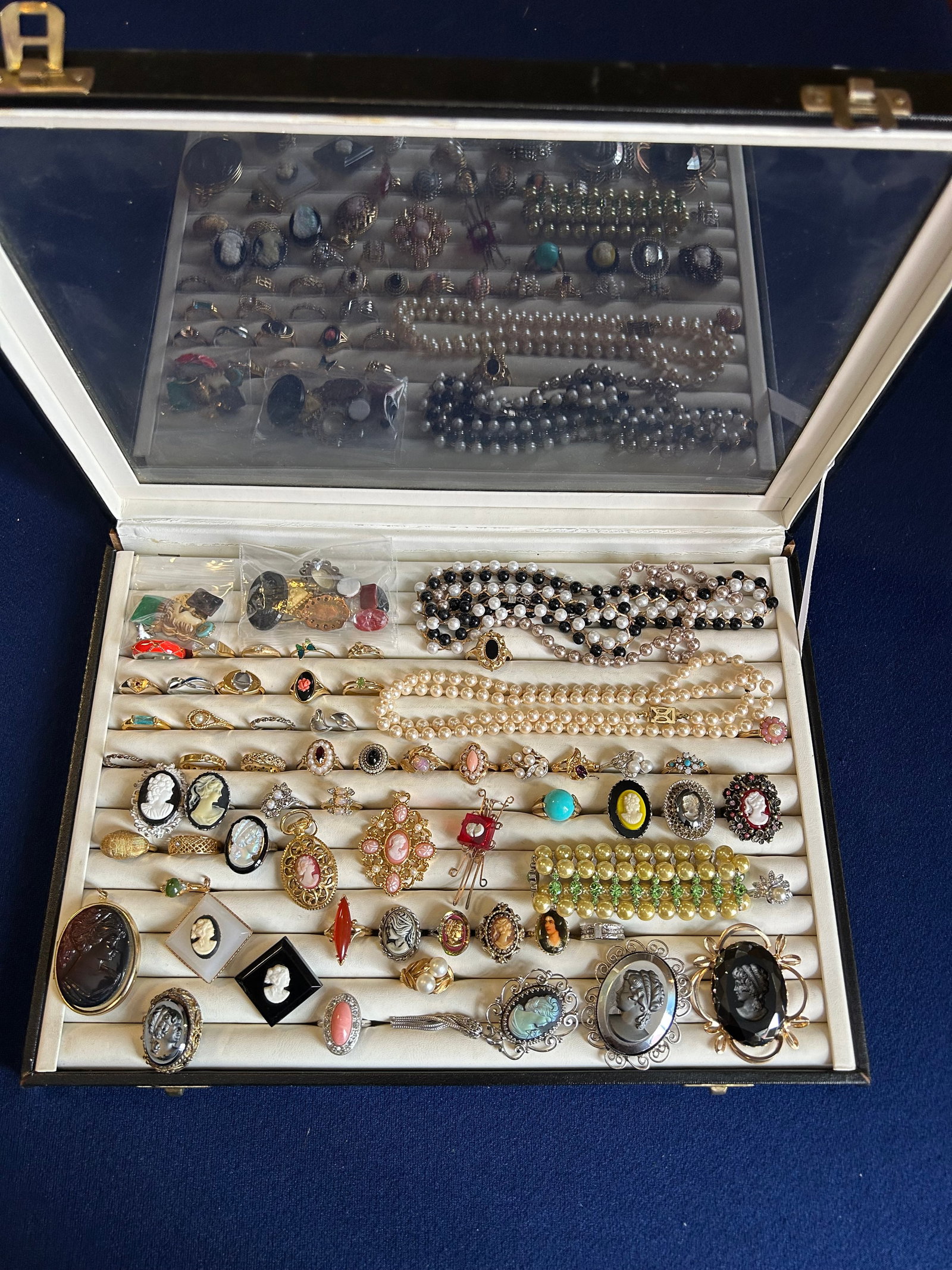 COSTUME JEWELRY LOT: COSTUME JEWELRY LOT, RINGS, PINS, CAMEOS, AVON, PARADISE, MONEY