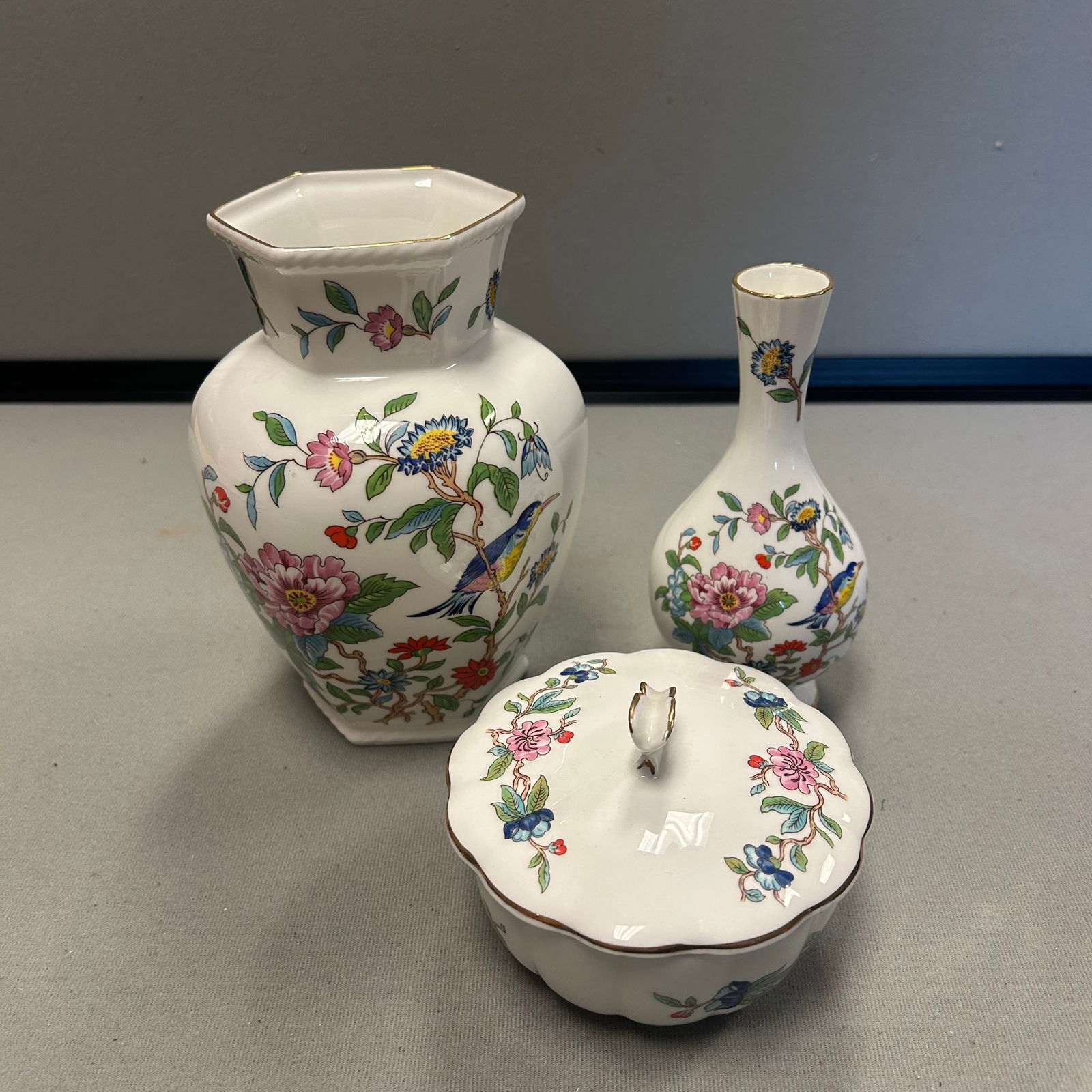 AYNSLEY ENGLAND PEMBROKE VASES/ COVERED JAR (1 of 3)