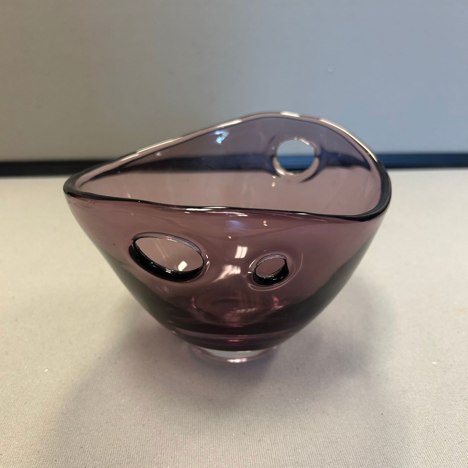 MICHAEL BANG HOLMEGAARD AMETHYST HAND BLOWN BOWL: MICHAEL BANG HOLMEGAARD AMETHYST HAND BLOWN BOWL 4.5" T AND 8"W