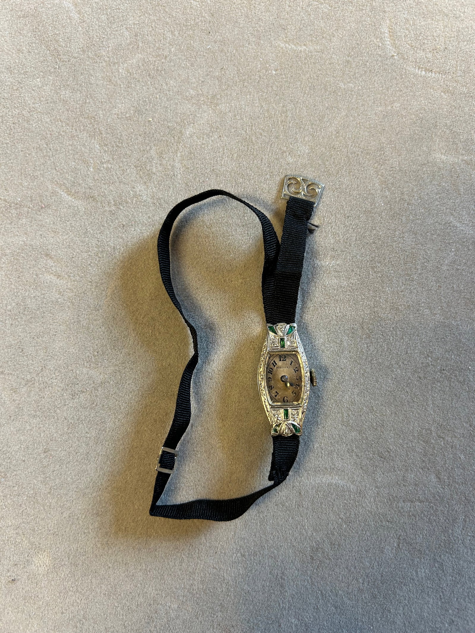 HOFFRERS SWISS LADIES 18K WATCH: HOFFRERS SWISS LADIES VINTAGE ART DECO 18K WATCH WITH DIAMONDS AND EMERALDS