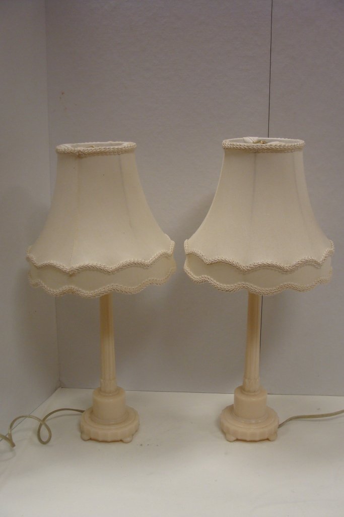 Pr Buhda Rs Mnstone Buffet Lamps, electric: pair of Buhda rose moonstone buffet lamps w/ shades, electric, 10" base