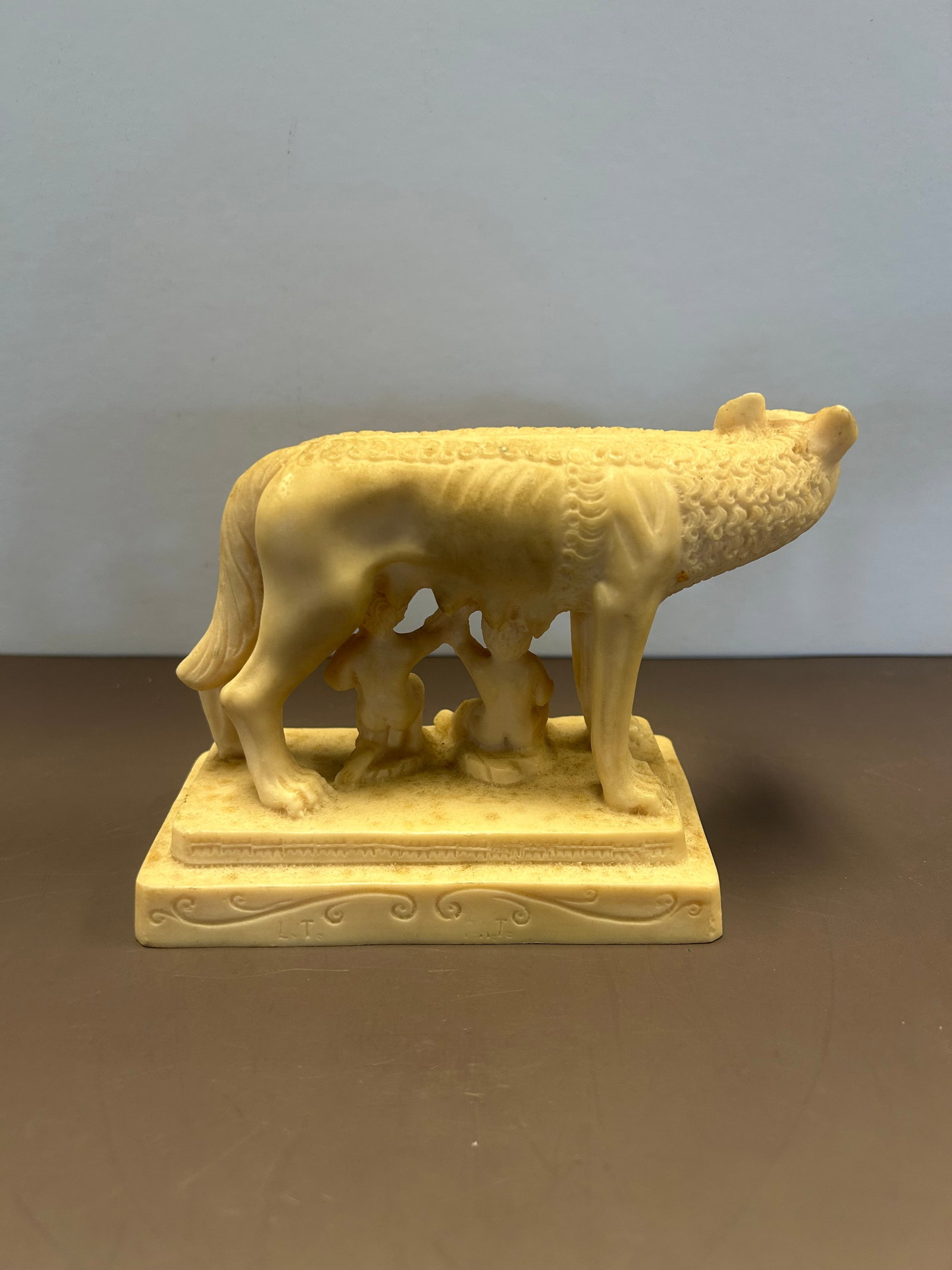 CAPITOLINE WOLF STATUETTE - 2