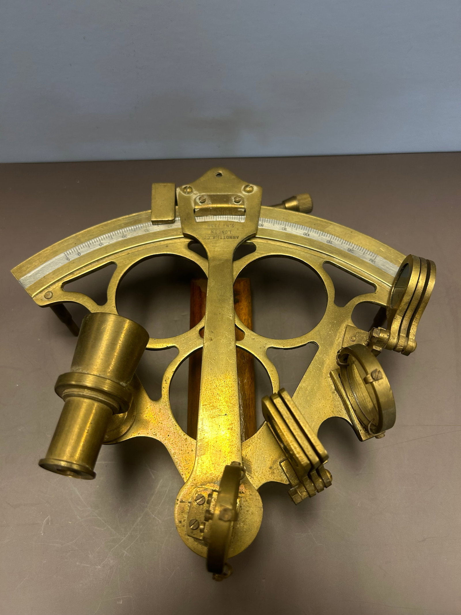 BRASS SEXTANT, ARNOTTI & CO LONDON: BRASS SEXTANT, ARNOTTI & CO LONDON S.NO 7398, GOOD CONDITION, MARITIME NAVIGATIONAL INSTRUMENT