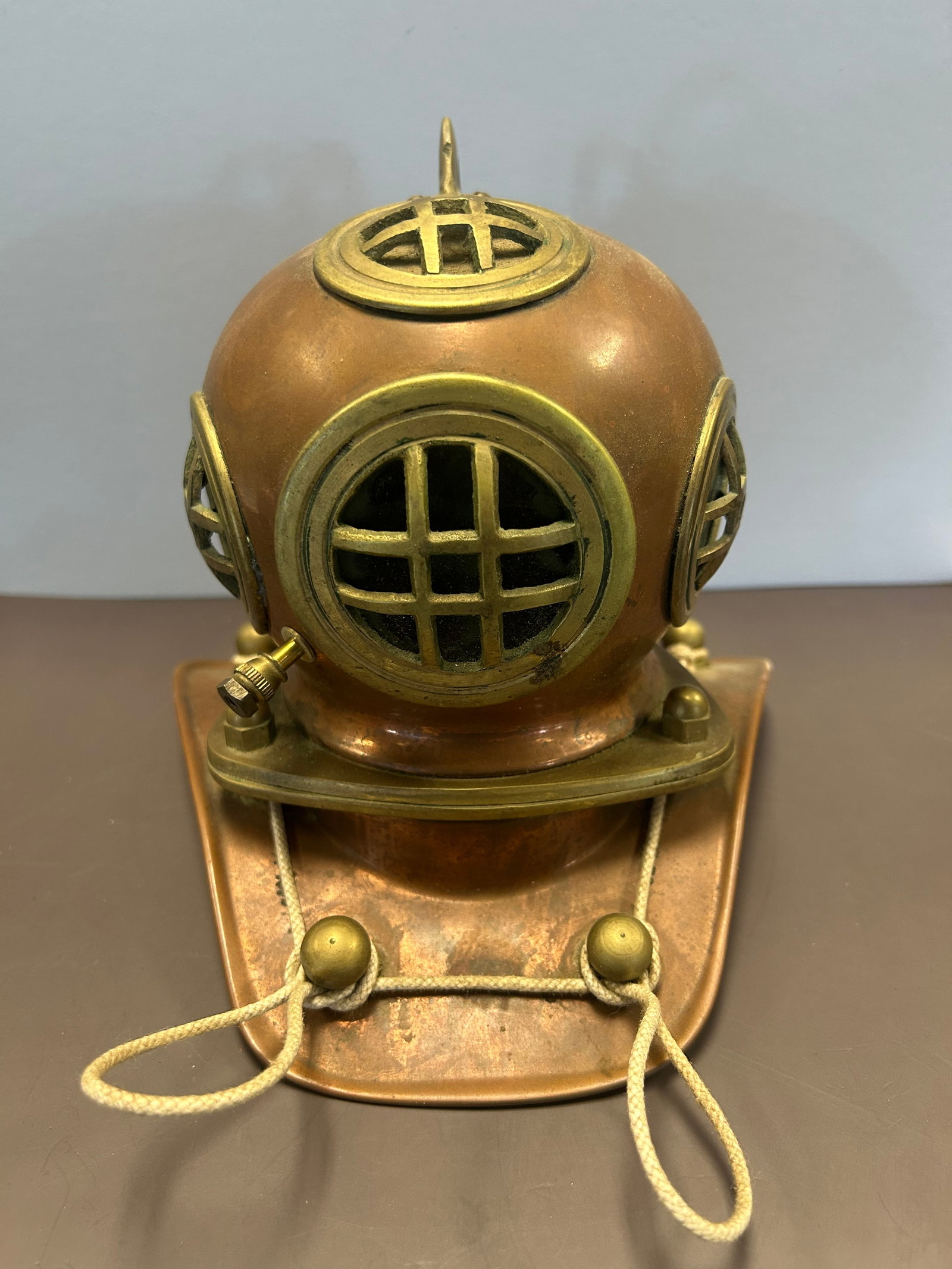 COPPER DIVING HELMET, MINI REPLICA: COPPER AND BRASS DIVING HELMET, MINI REPLICA OF US NAVY MARK V MODEL