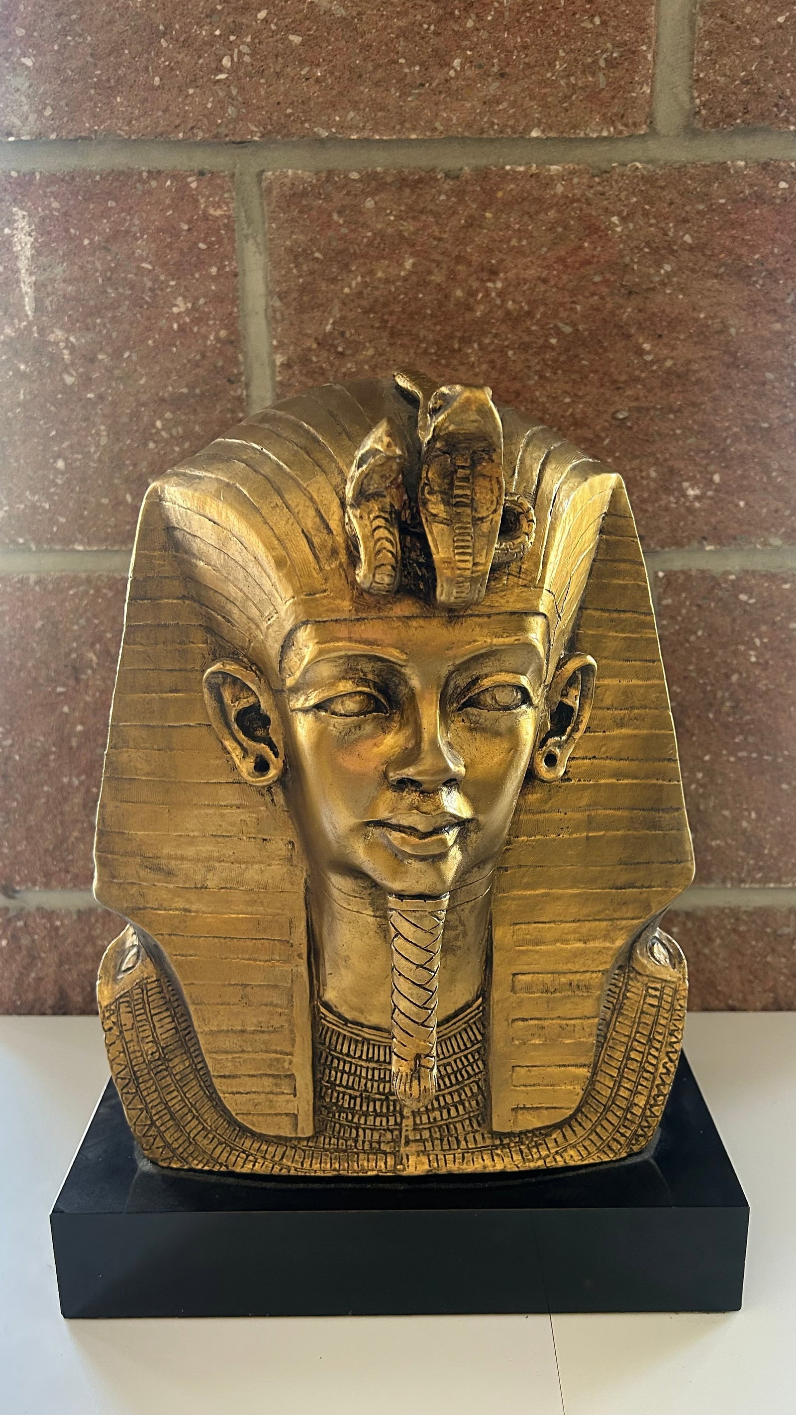 AUSTIN PROD. KING TUT SCULPTURE, 1977 (1 of 2)