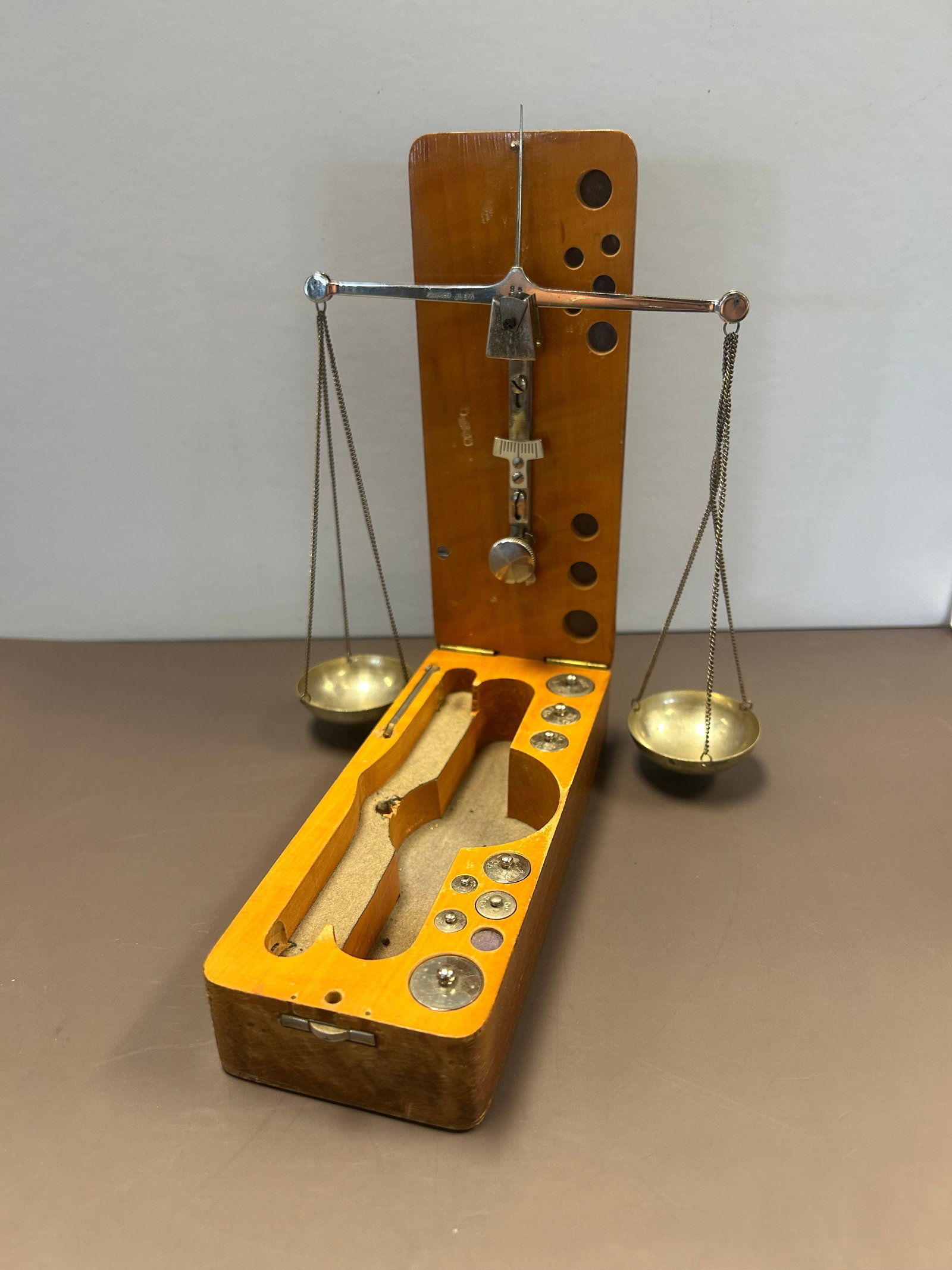 HR SUPERIOR DIAMOND BALANCE SCALE, WEST GERMANY (1 of 4)