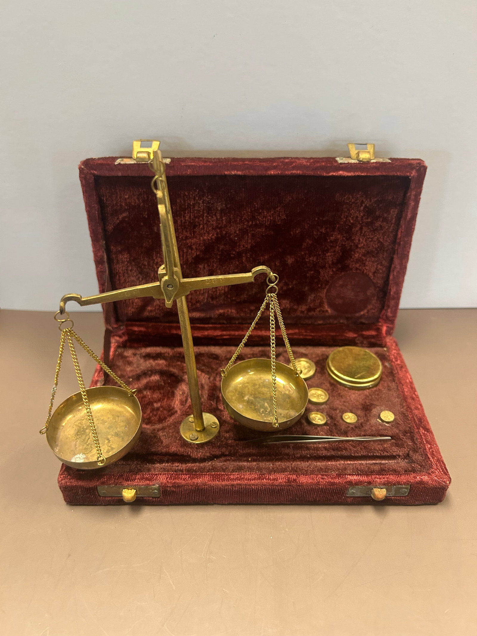 VINTAGE BRASS BALANCE SCALE WITH WEIGHTS (1 of 3)