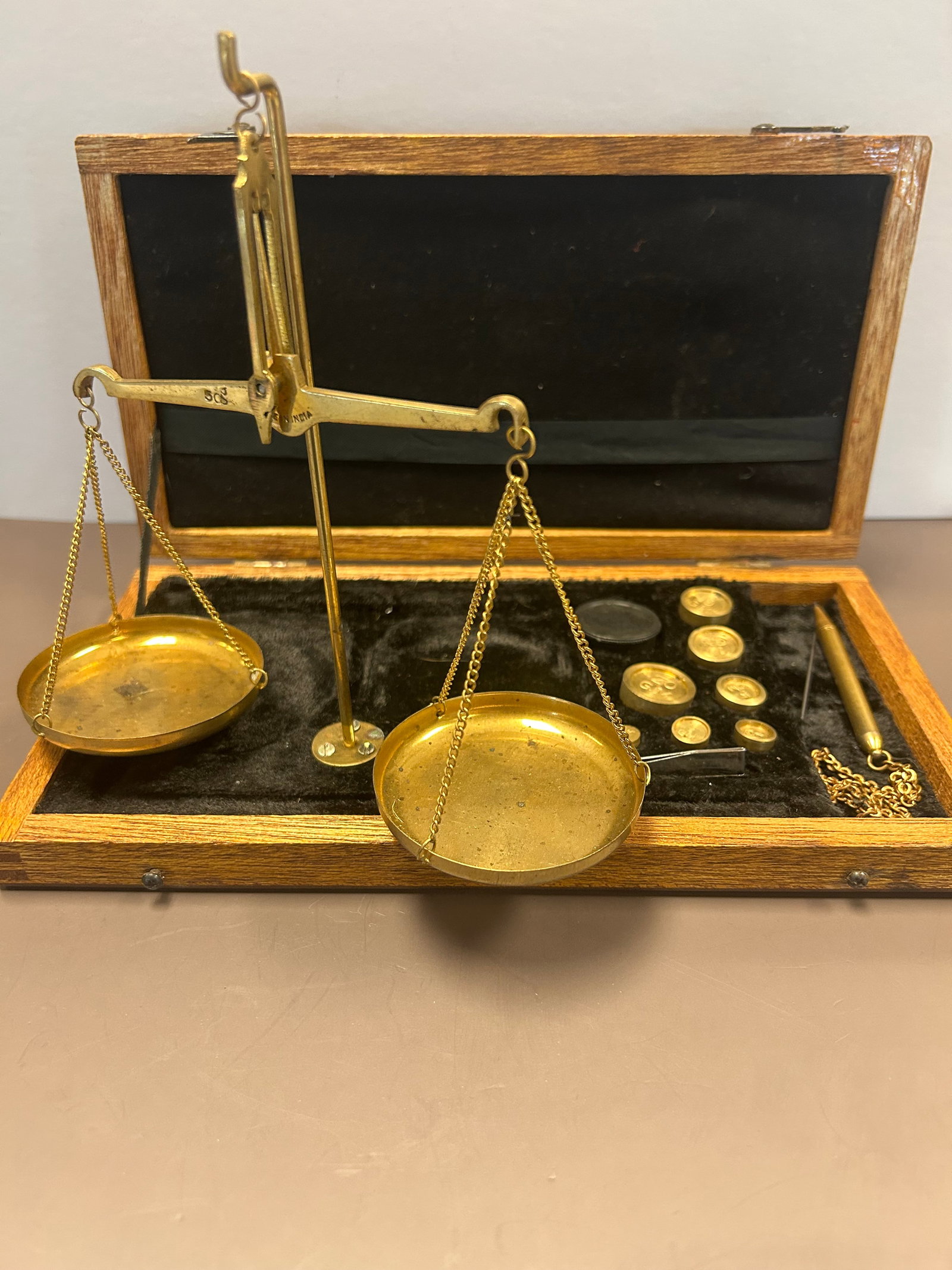 ANTIQUE PORTABLE BRASS SCALE, MADE IN INDIA: ANTIQUE PORTABLE BRASS SCALE, MADE IN INDIA, IN ORIGINAL VELVET LINES WOODEN CASE, MARKED, WEIGHTS, TWEEZERS, AND PENCIL INCLUDED