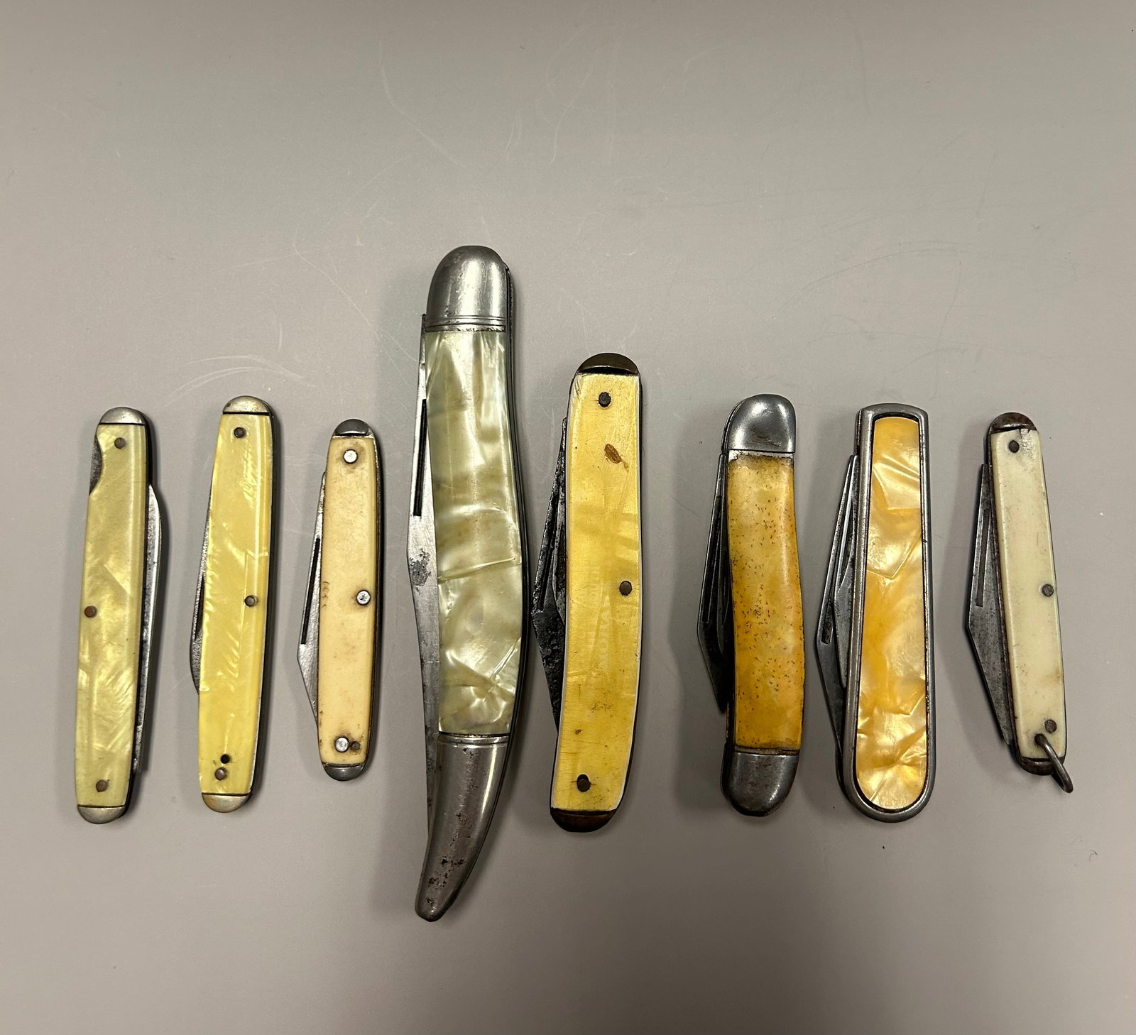 8 VINTAGE POCKET KNIVES (1 of 3)