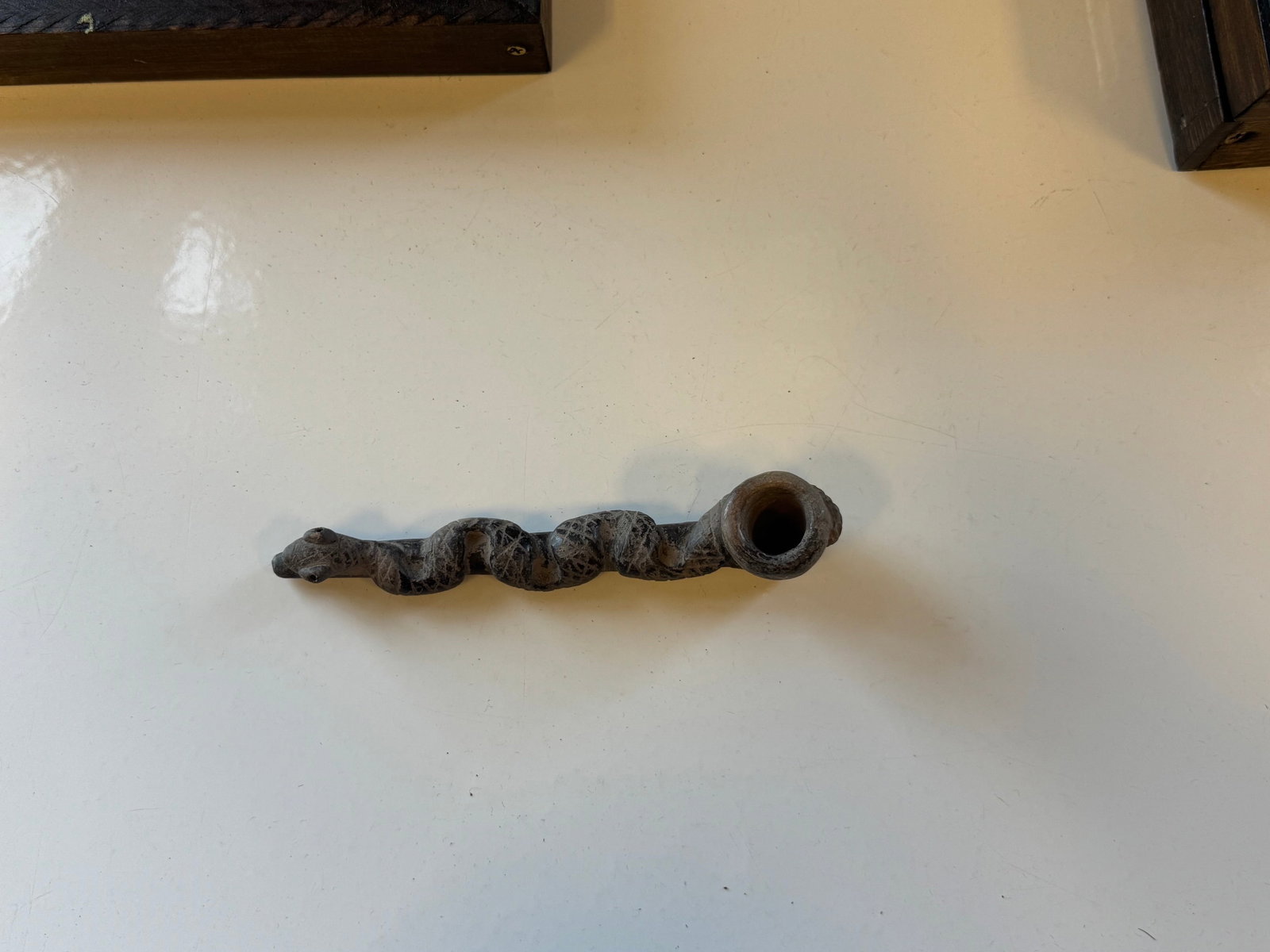 HAND-CARVED RATTLESNAKE EFFIGY SMOKING PIPE. (1 of 4)