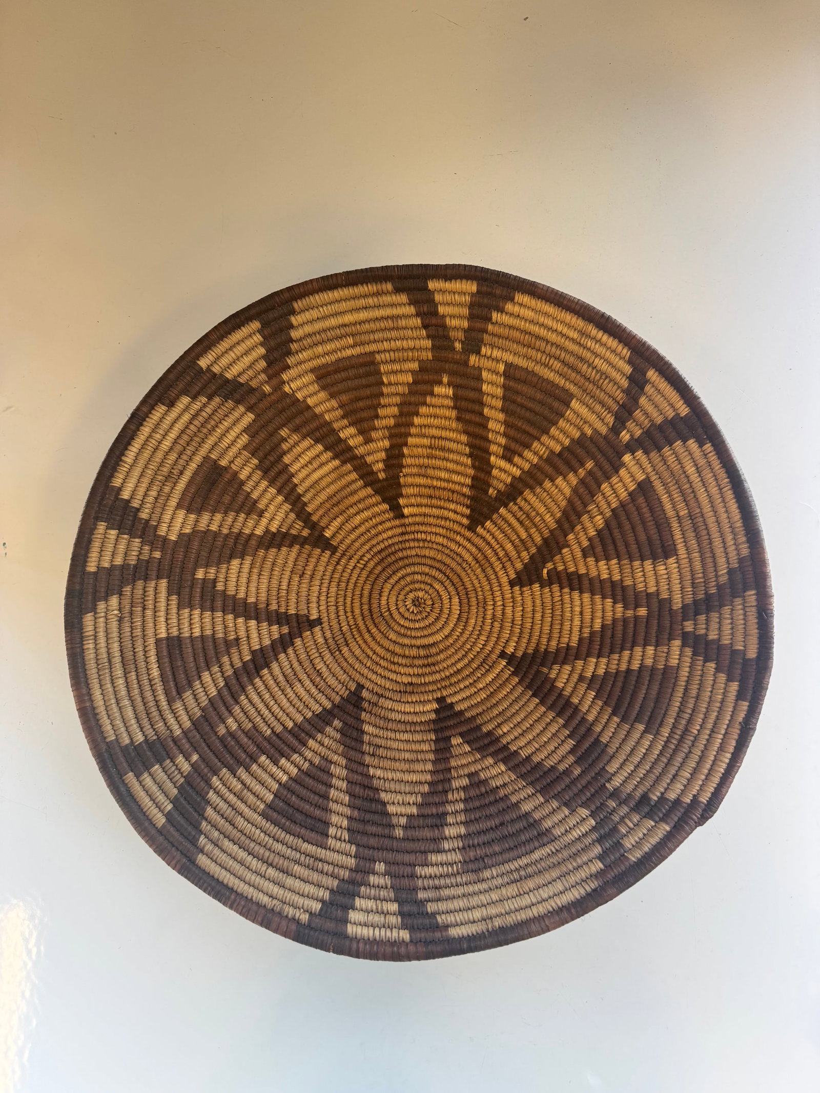 COILED STARBURST TRAY BASKET (1 of 3)