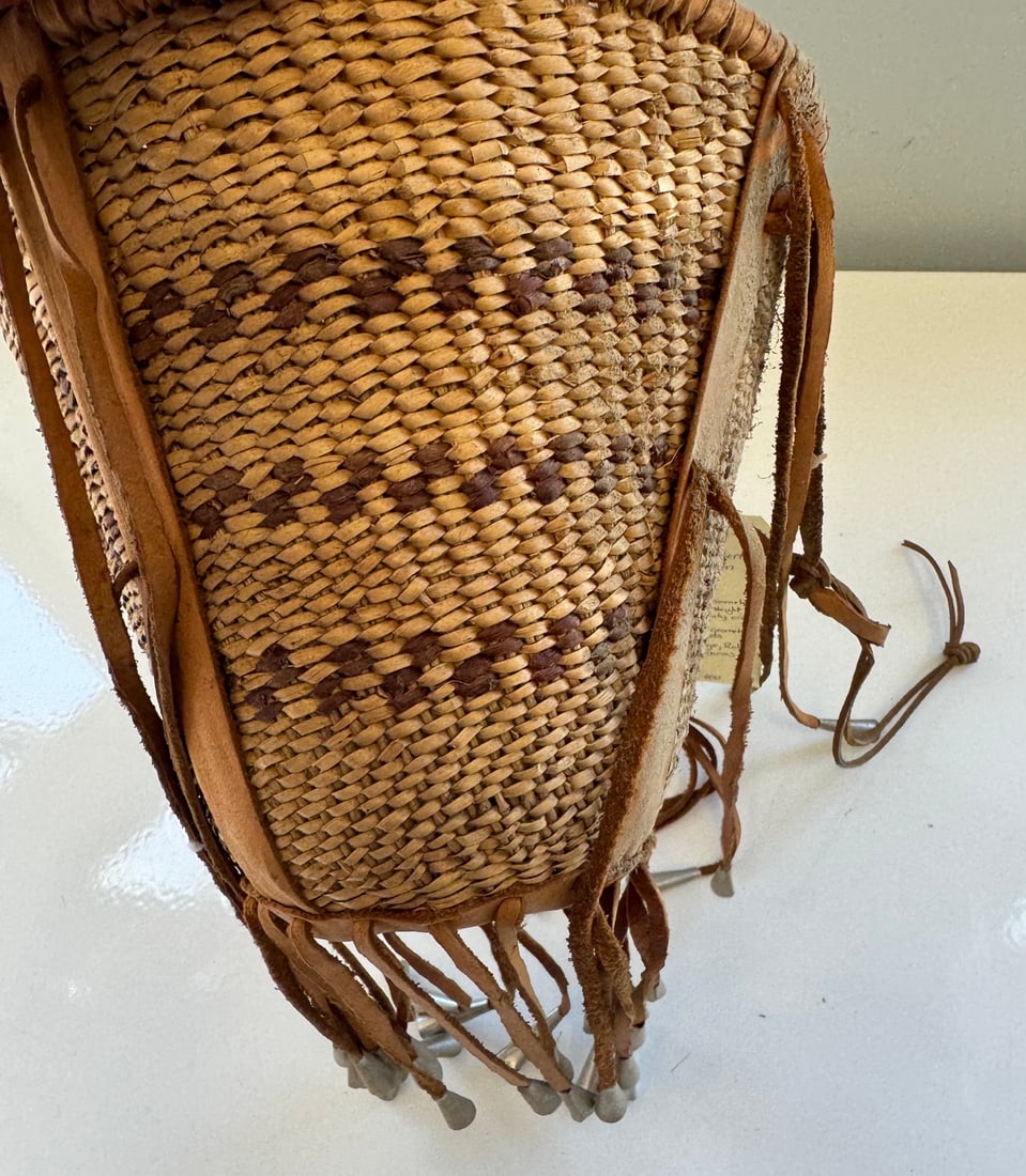 STUNNING VINTAGE WESTERN APACHE STYLE BURDEN BASKE (1 of 3)