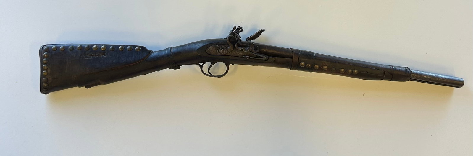DOUBLE BARREL ANTIQUE INDIAN GUN (1 of 7)