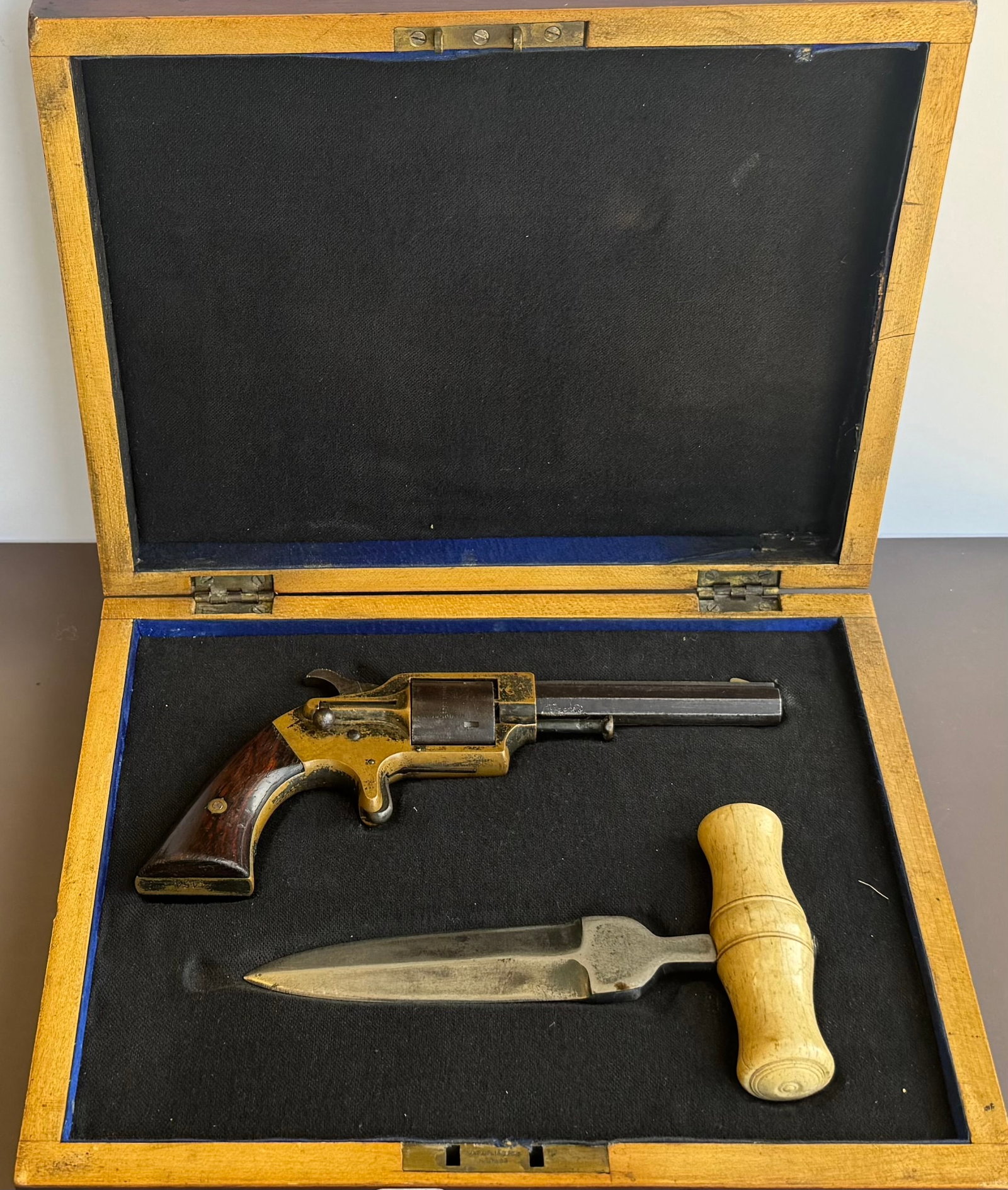 CASED PLANT REVOLVER & M. PRICE PUSH DAGGER (1 of 5)