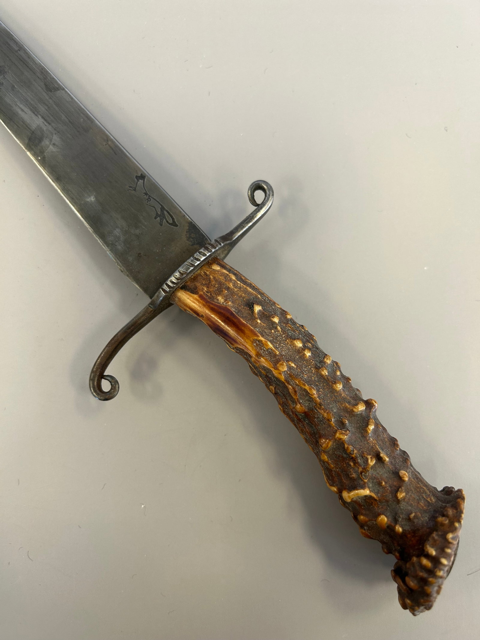 RARE VINTAGE "SWAMP FOX" HAND-FORGED KNIFE: HAND-FORGED FRONTIER BOWIE MADE BY TIMOTHY RIDGE (SWAMP FOX KNIVES), HANDLE MATERIAL IS A STAG ANTLER.STAMPED WITH THE FAMOUS RUNNING FOX HOUSING THE "TR" INITIALS INSIDE THE TORSO (EST. CIRCA 1997-EA