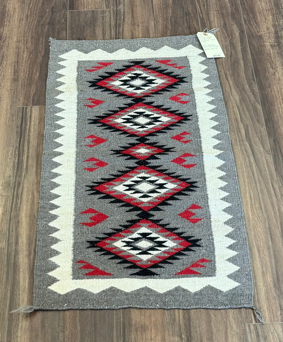 STRIKING VINTAGE NAVAJO-STYLE HANDWOVEN WOOL RUG (1 of 2)