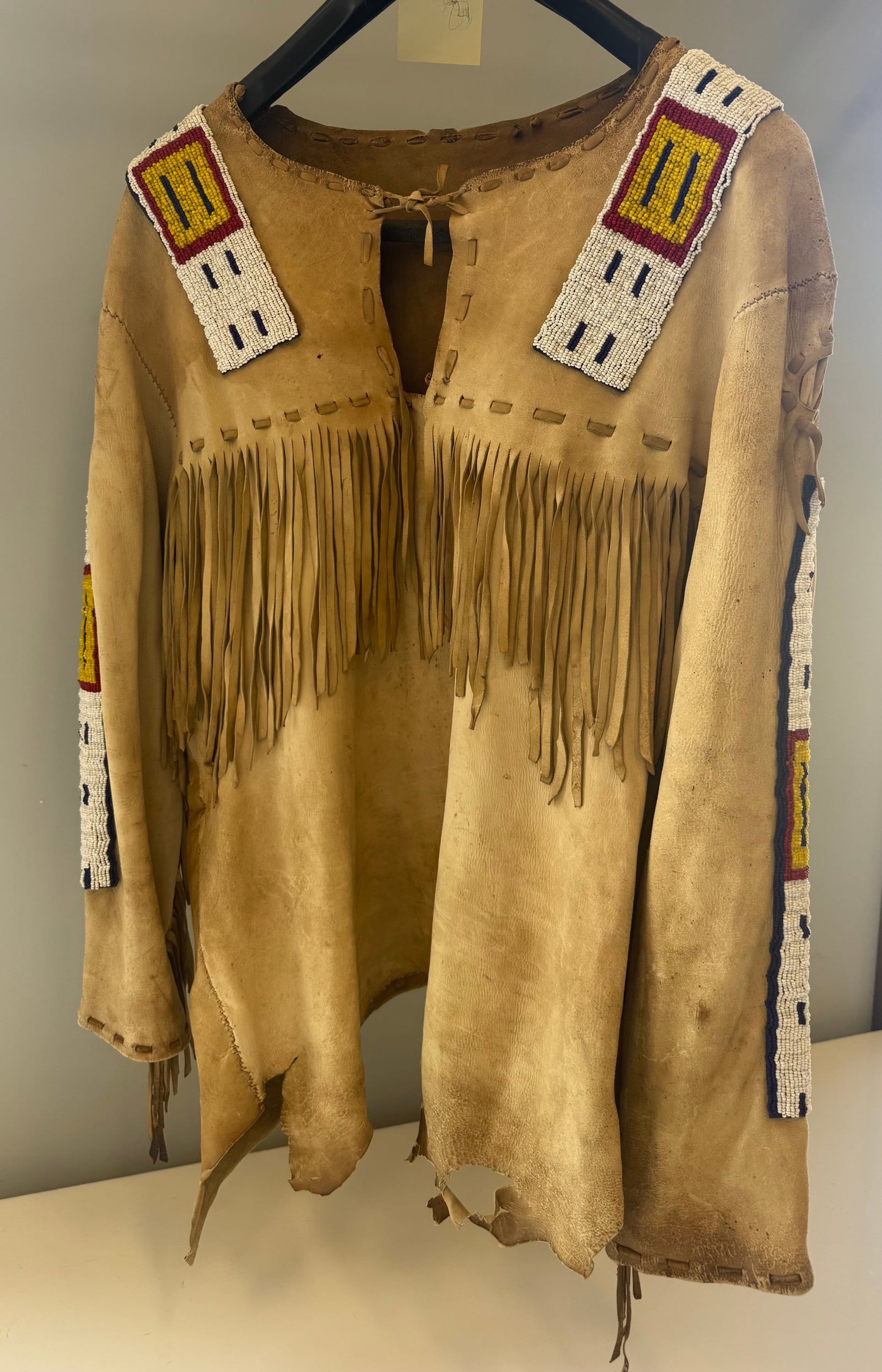 STUNNING BEADED BUCKSKIN WAR SHIRT (1 of 3)