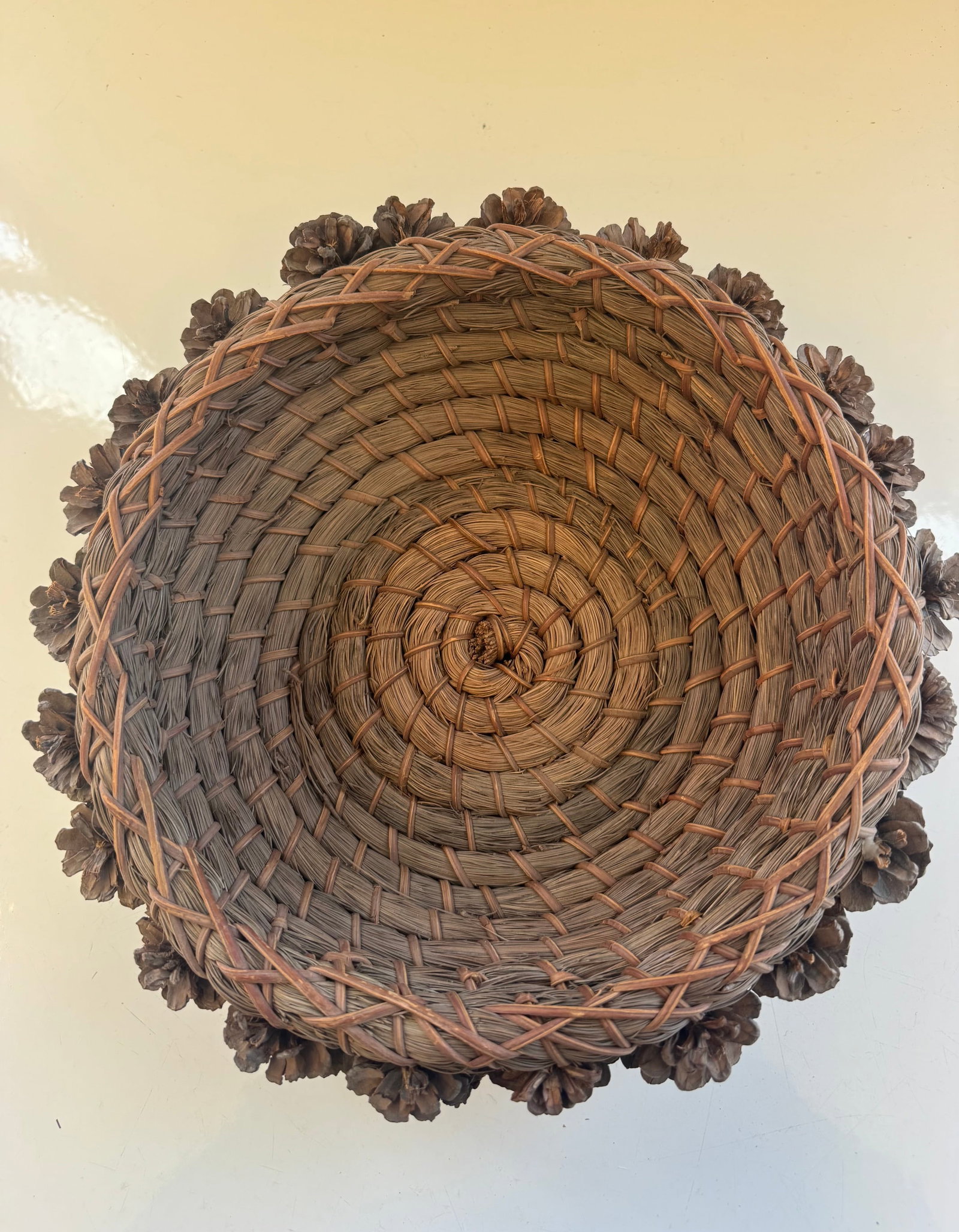 VINTAGE HANDWOVEN PINE NEEDLE BASKET W/ PINE CONES (1 of 4)