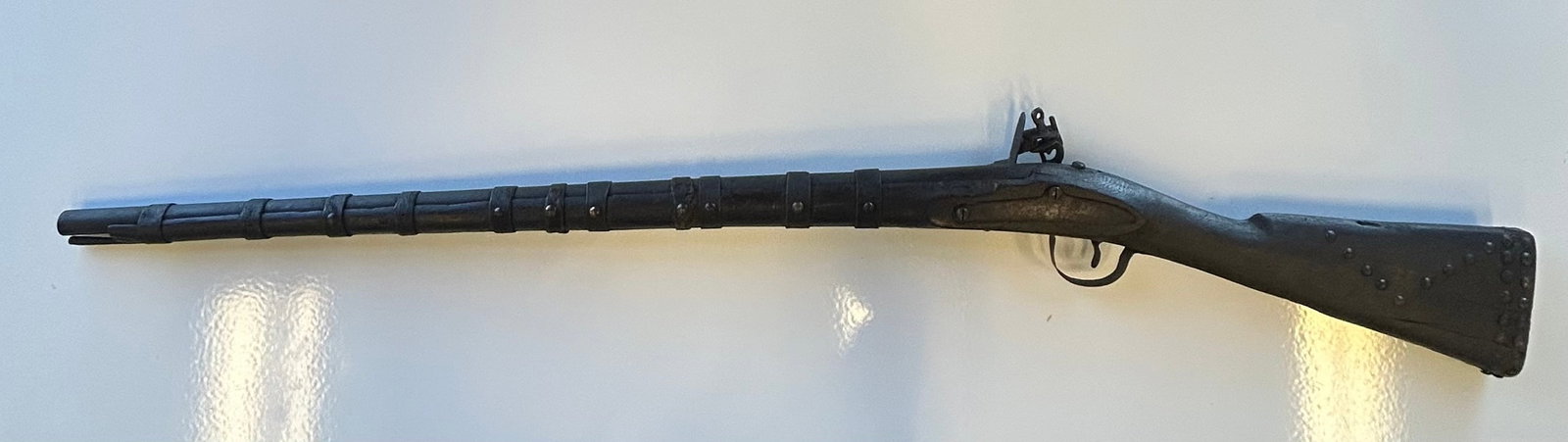 ANTIQUE FLINTLOCK MUSKET (1 of 6)