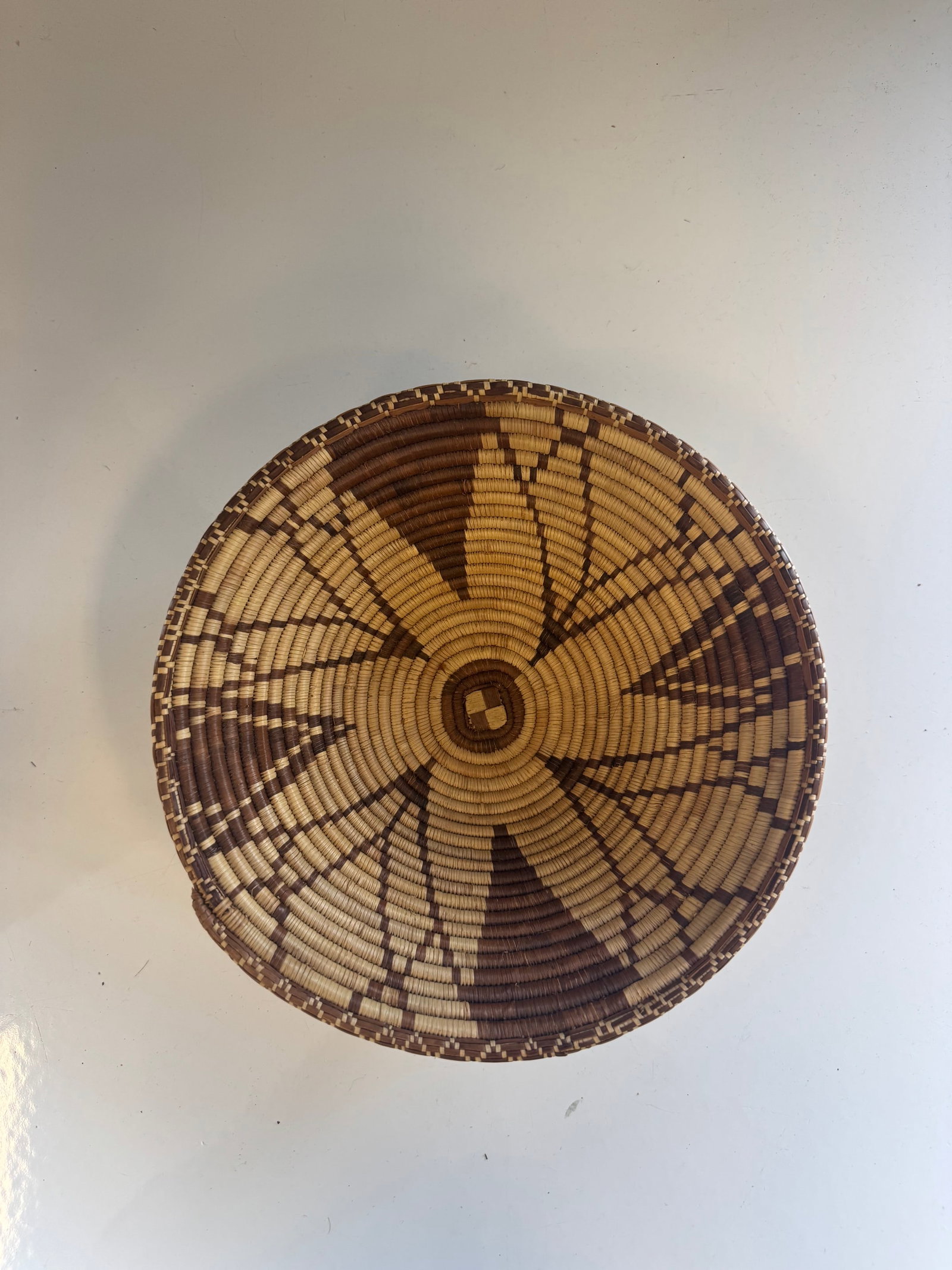 BEAUTIFUL PAPAGO HANDWOVEN COILED BASKET (1 of 3)