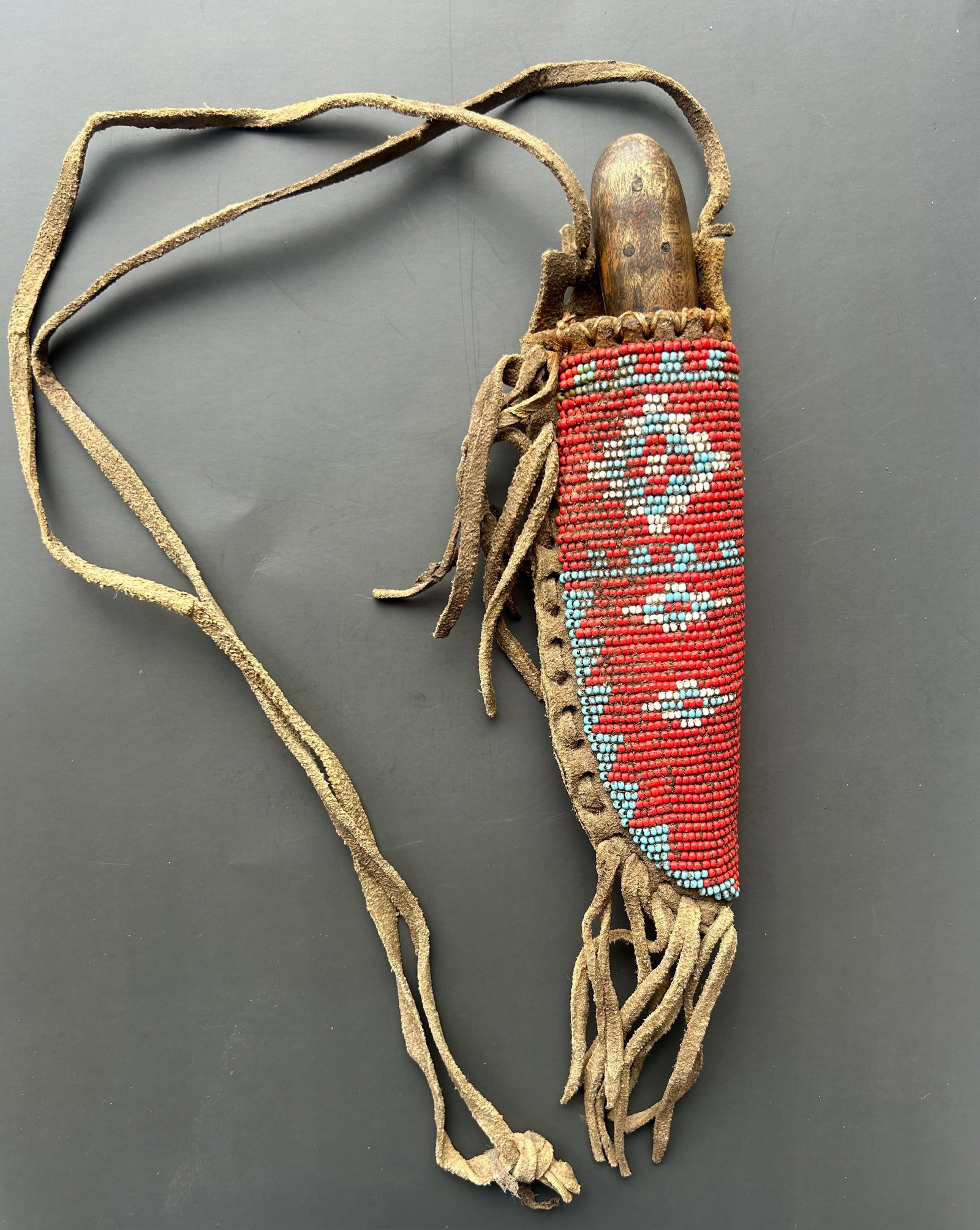 ANTIQUE PLAINS INDIAN BEADED KNIFE SHEATH (1 of 2)