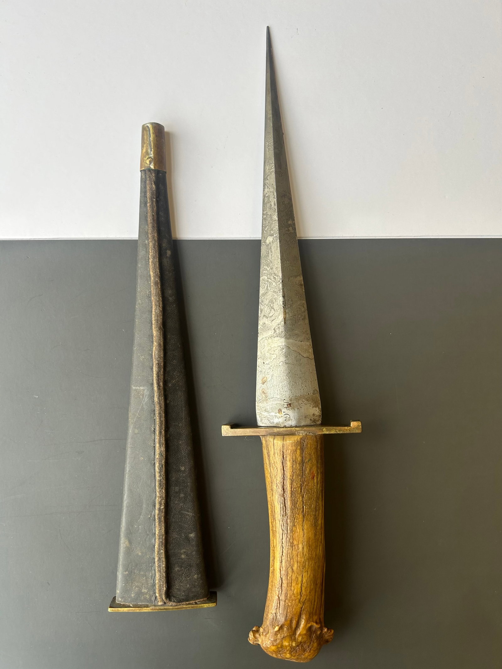 ANTIQUE ARKANSAS TOOTHPICK DAGGER (1 of 4)