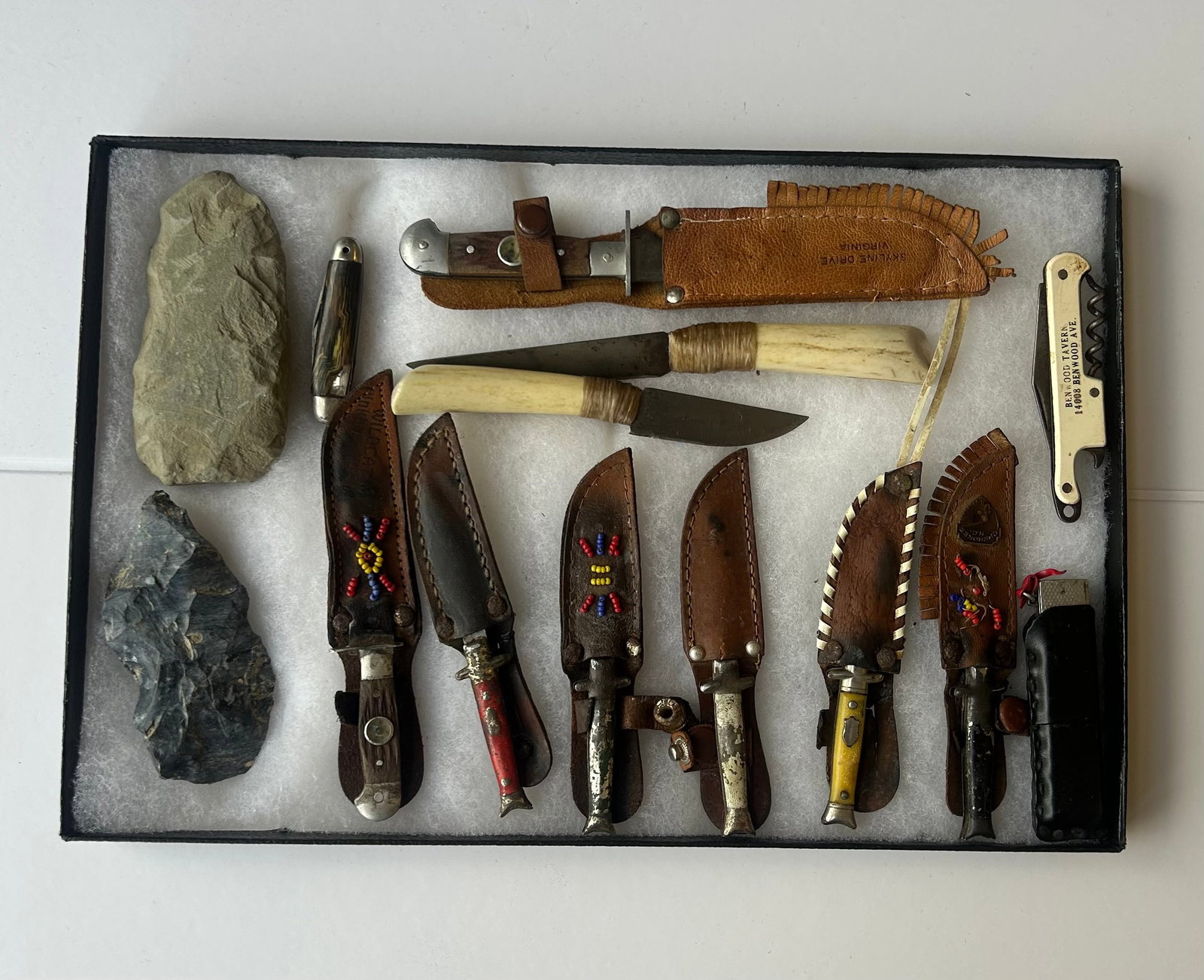12 ASSORTED TOURIST KNIVES (1 of 2)