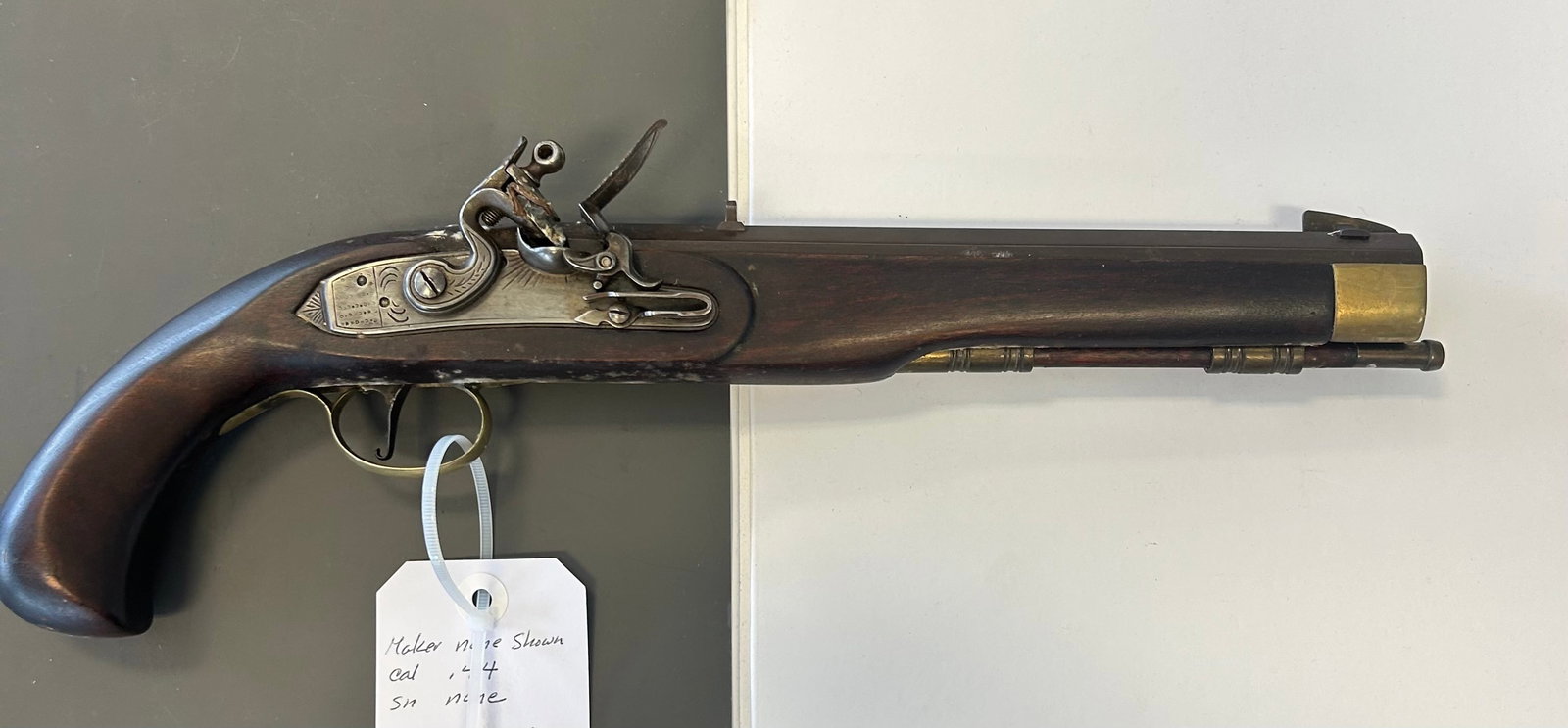 MODERN REPLICA OF FLINTLOCK PISTOL (1 of 4)