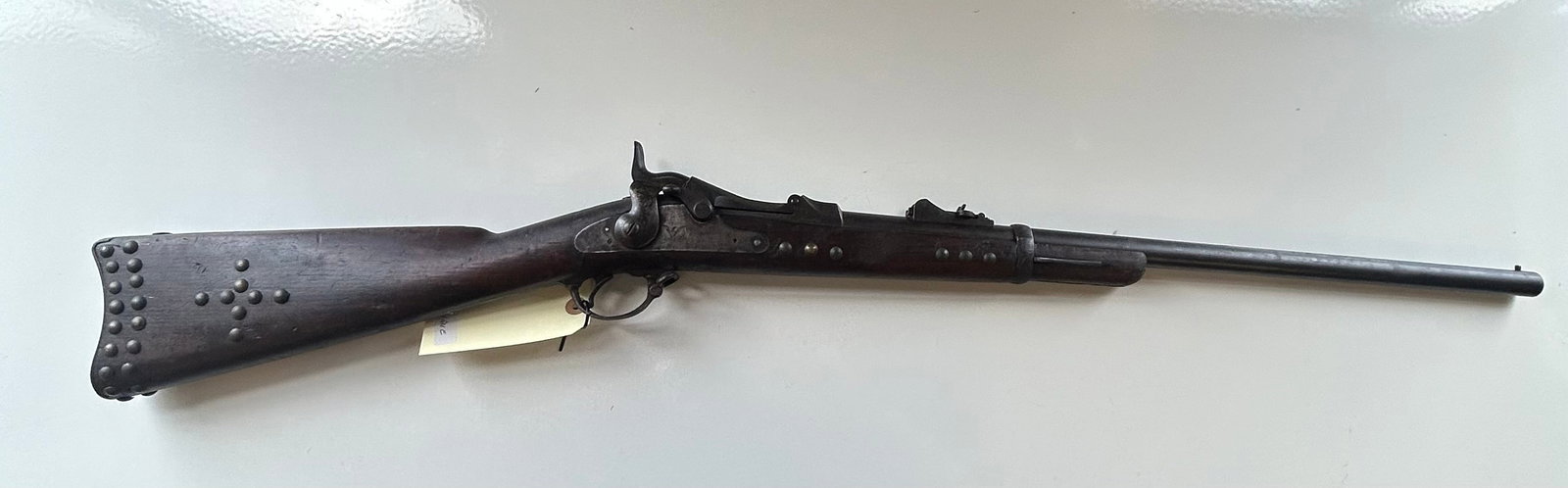 ANTIQUE " TACKED UP" INDIAN GUN (1 of 4)