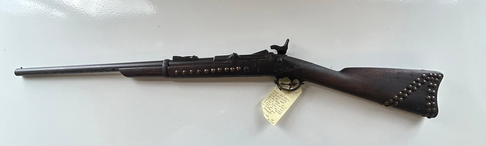 ANTIQUE "TACKED UP" INDIAN GUN (1 of 4)