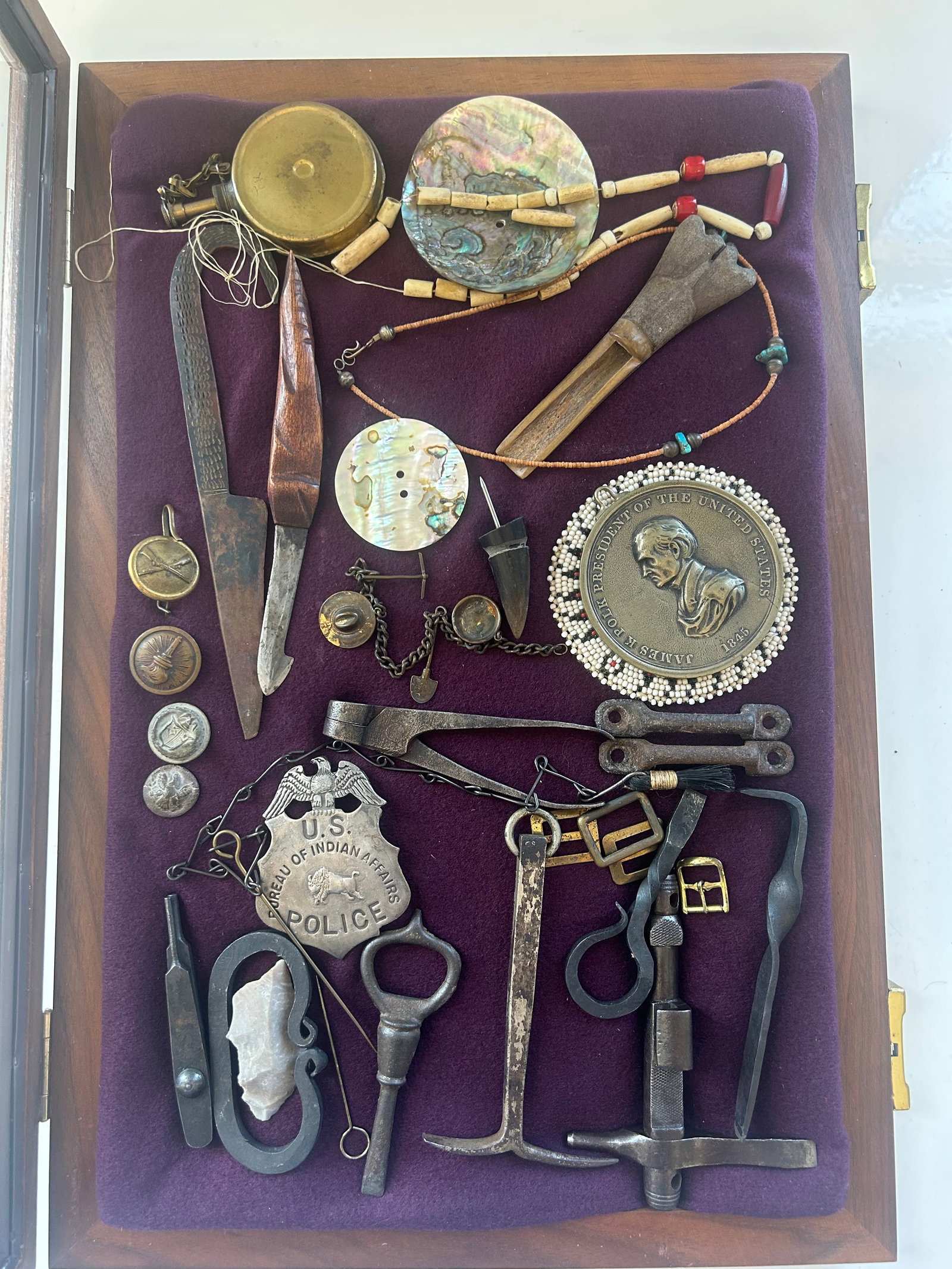 LOT OF TRINKETS, WESTERN & NATIVE AMERICAN (1 of 2)