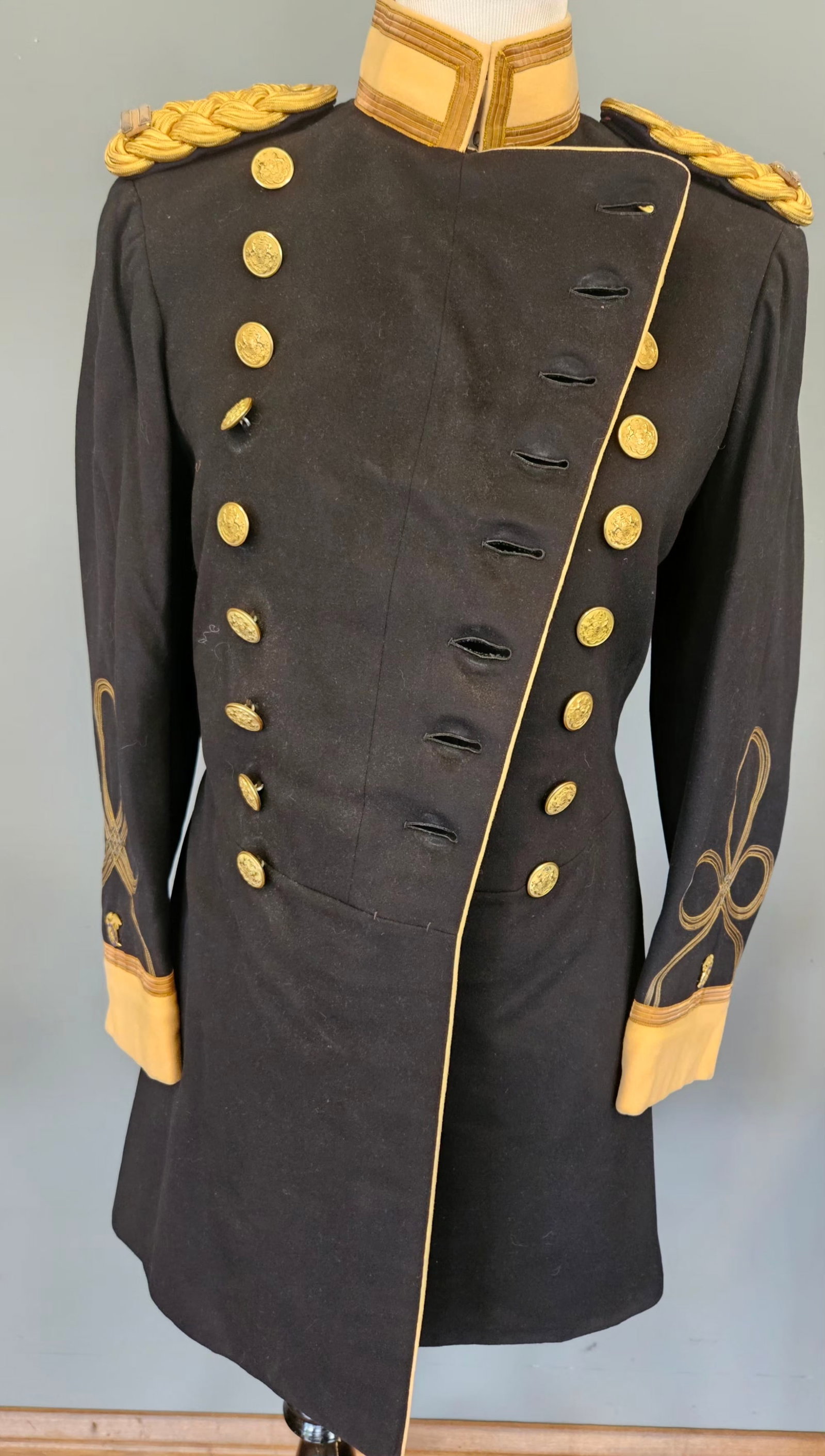 NAMED PA. NATIONAL GUARD CAPTAIN'S FULL DRESS COAT (1 of 4)