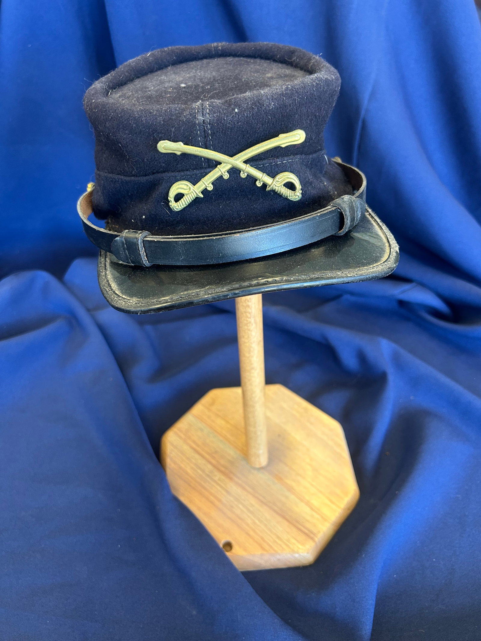 EARLY 1900s U.S. ARMY CAVALRY DRESS CAP (1 of 4)